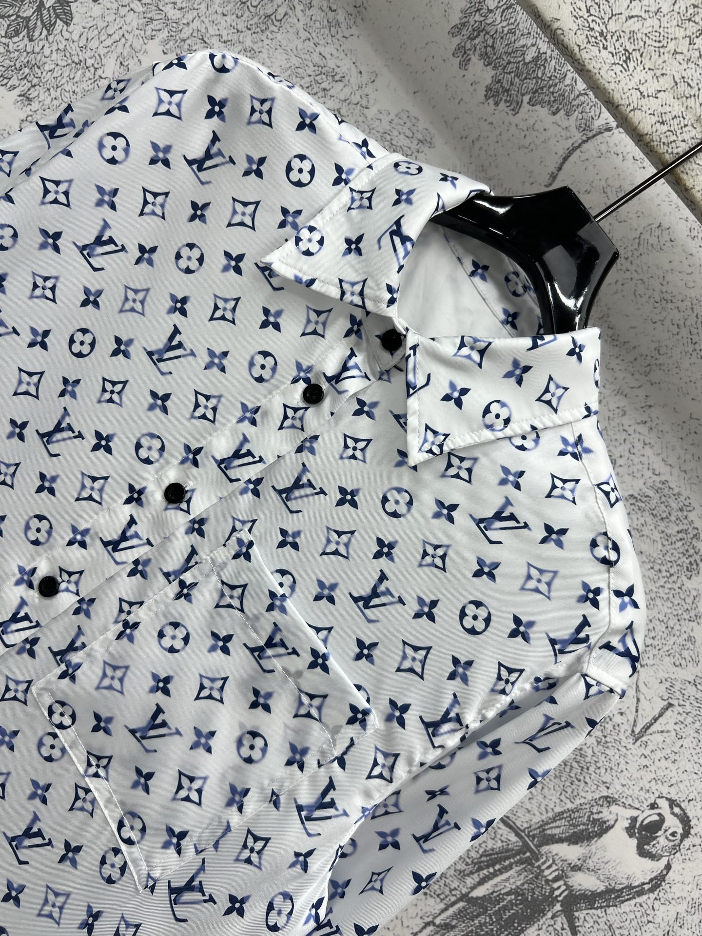 L家 25早春新款 渐变老花系列 翻领衬衫+高腰短裤+衬衫连衣裙 经典的Monogram老花渐变设计 复