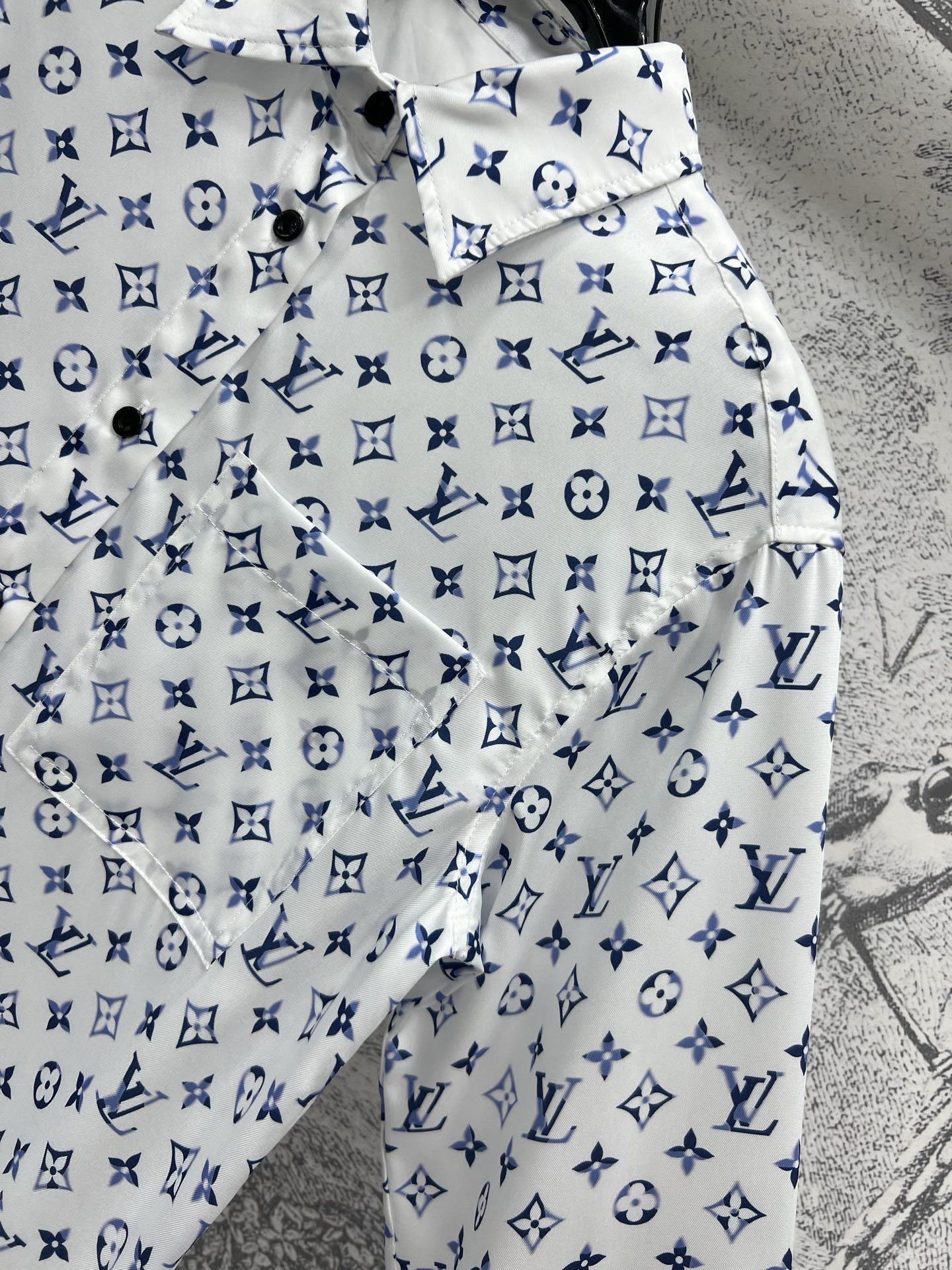 L家 25早春新款 渐变老花系列 翻领衬衫+高腰短裤+衬衫连衣裙 经典的Monogram老花渐变设计 复