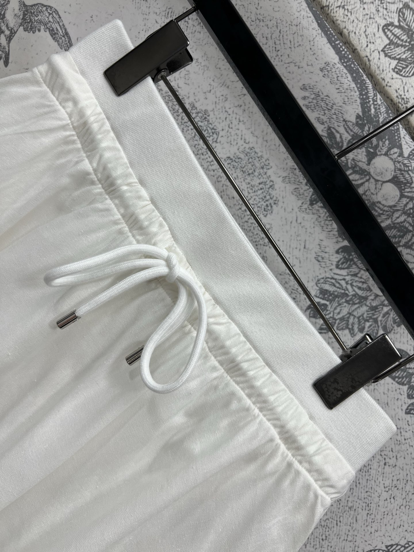 Miu 25早春新款 休闲系列套装 翻领衬衫+松紧腰短裤 非常适合春夏穿搭 上身减龄少女感 有种活力的感