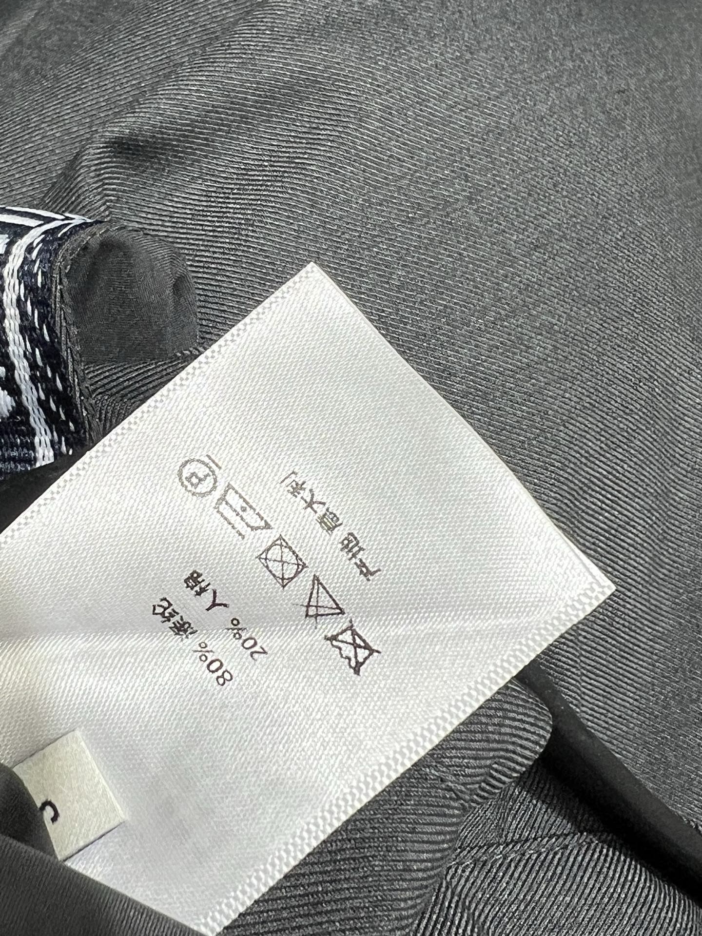 D家 25早春新款 腰带装饰压褶大裙摆A字半身裙 灵动飘逸的超大裙摆 超级有质感 垂感超赞 自带优雅知性