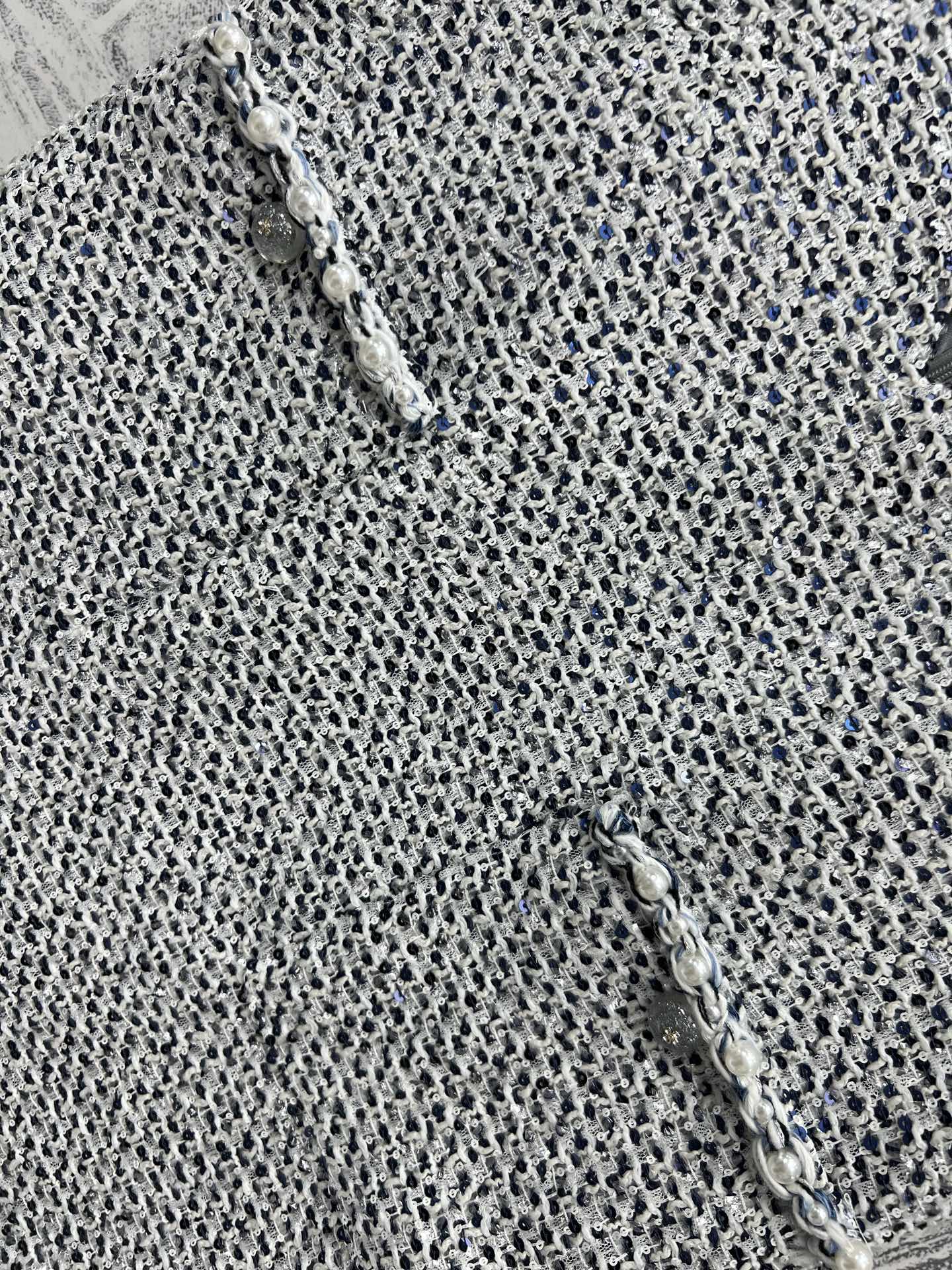 小香风 25早春新款 银色粗花呢系列 背心连衣裙+直筒裤 自带名媛气质范 V领背心直筒连衣裙 上身很显瘦