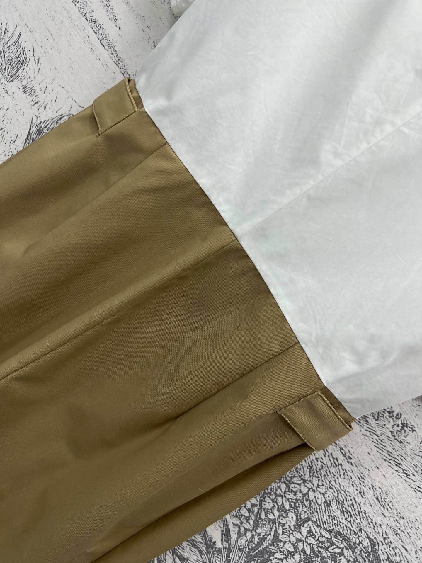 25早春新款 拼色排扣衬衫裙 谁穿都好看的衬衫裙 翻领短袖设计 拼接卡其色直筒裙摆超级显瘦完美身形 纯棉
