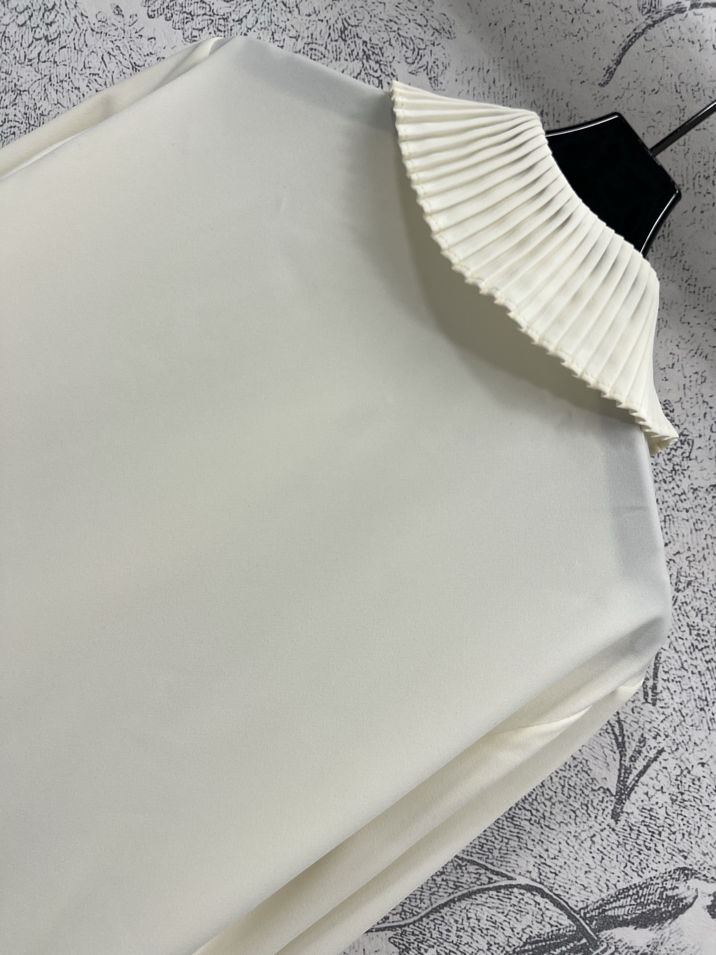 25早春新款 压褶领蝴蝶结领带衬衣 可仙可性感的衬衣 上身太飒了 压褶花边领 可拆卸蝴蝶结领带装饰 经典