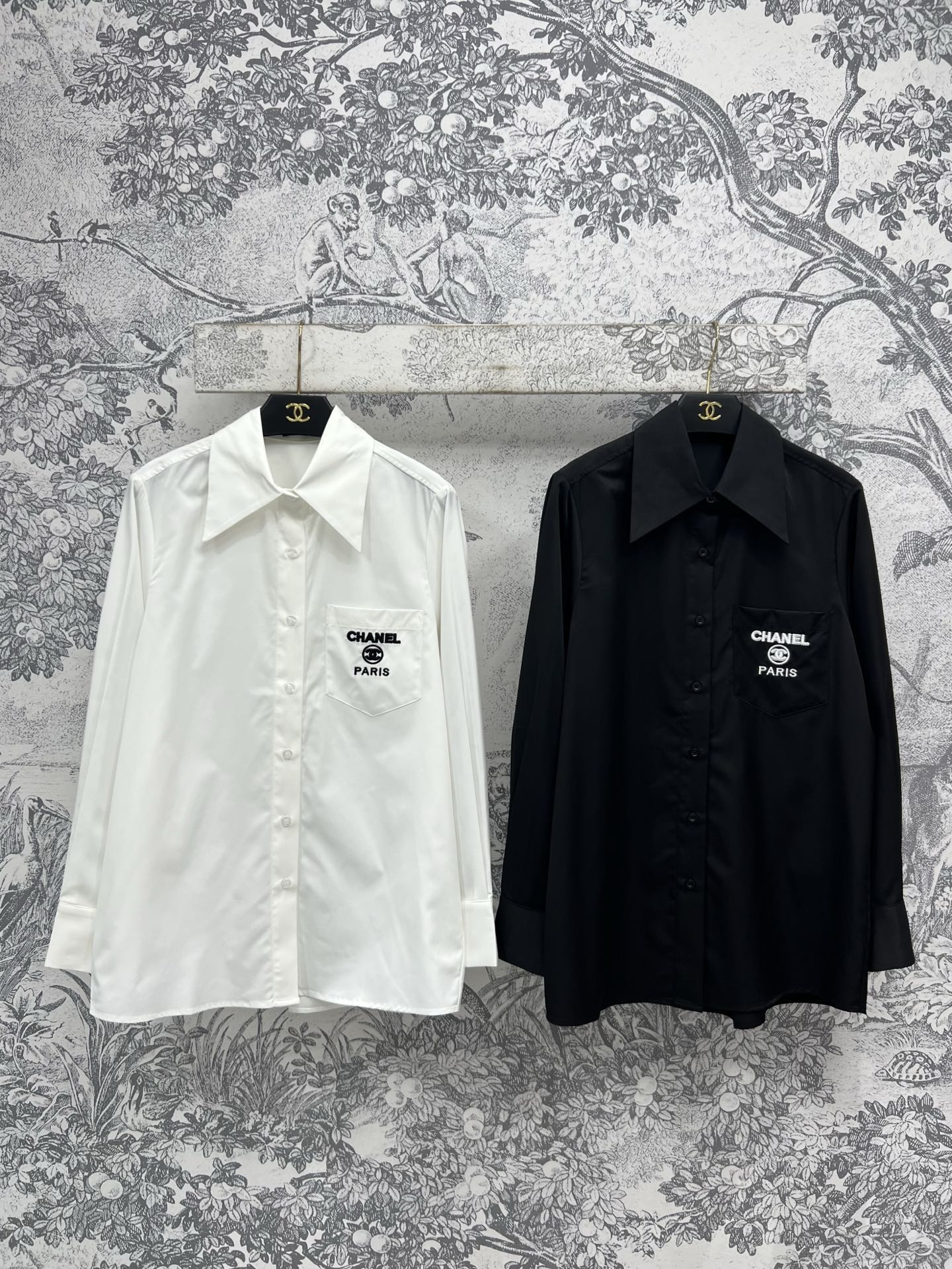 小香风 25早春新款 刺绣logo翻领衬衫 宽松基础版型 经典耐看不挑人 胸口口袋撞色刺绣品牌Logo 