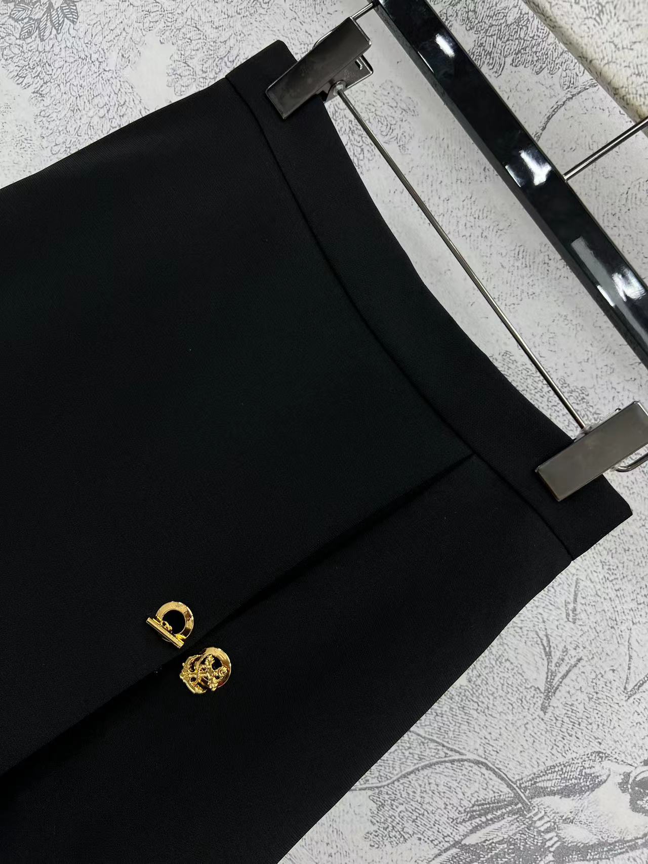L家 25早春新款 度假风航海系列  链条船锚金属扣装饰长半裙 高腰压褶裙摆设计 金属船锚⚓️链条⛓️装
