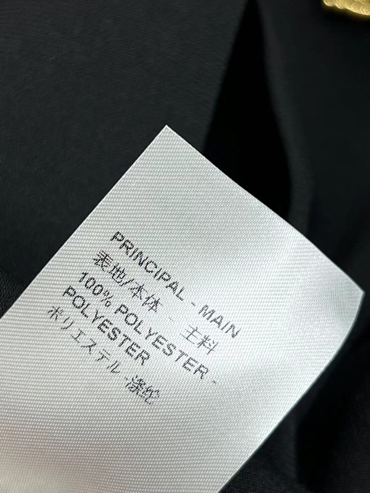 L家25早春新款 度假风航海系列 链条船锚金属扣装饰短袖连衣裙 高级优雅范 中间压褶衣身设计 金属船锚⚓