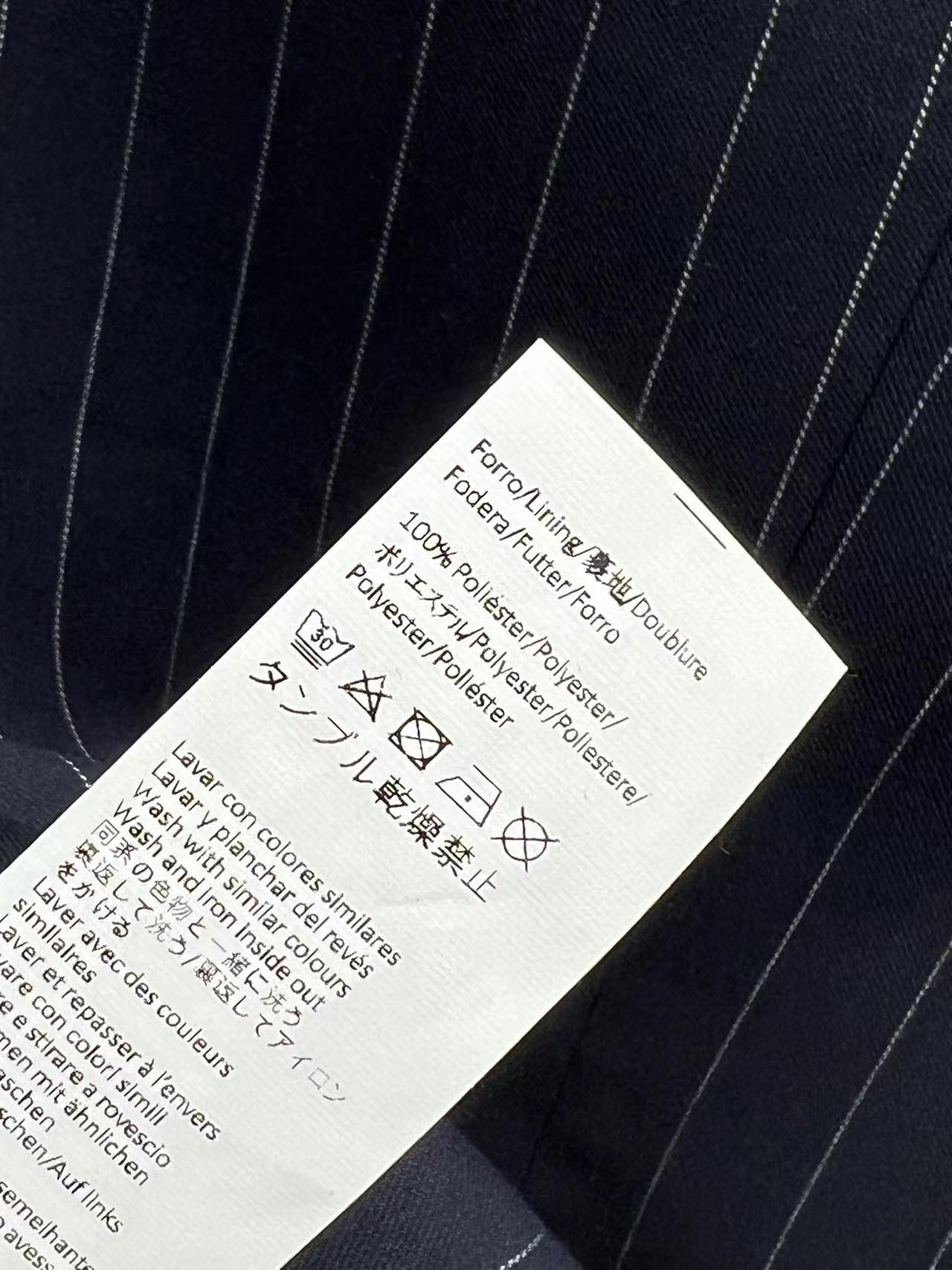 LW家 25早春新款 条纹西装外套+褶皱logo皮革装饰条纹阔腿裤 侧拉链高腰logo皮革点缀 高腰皱褶