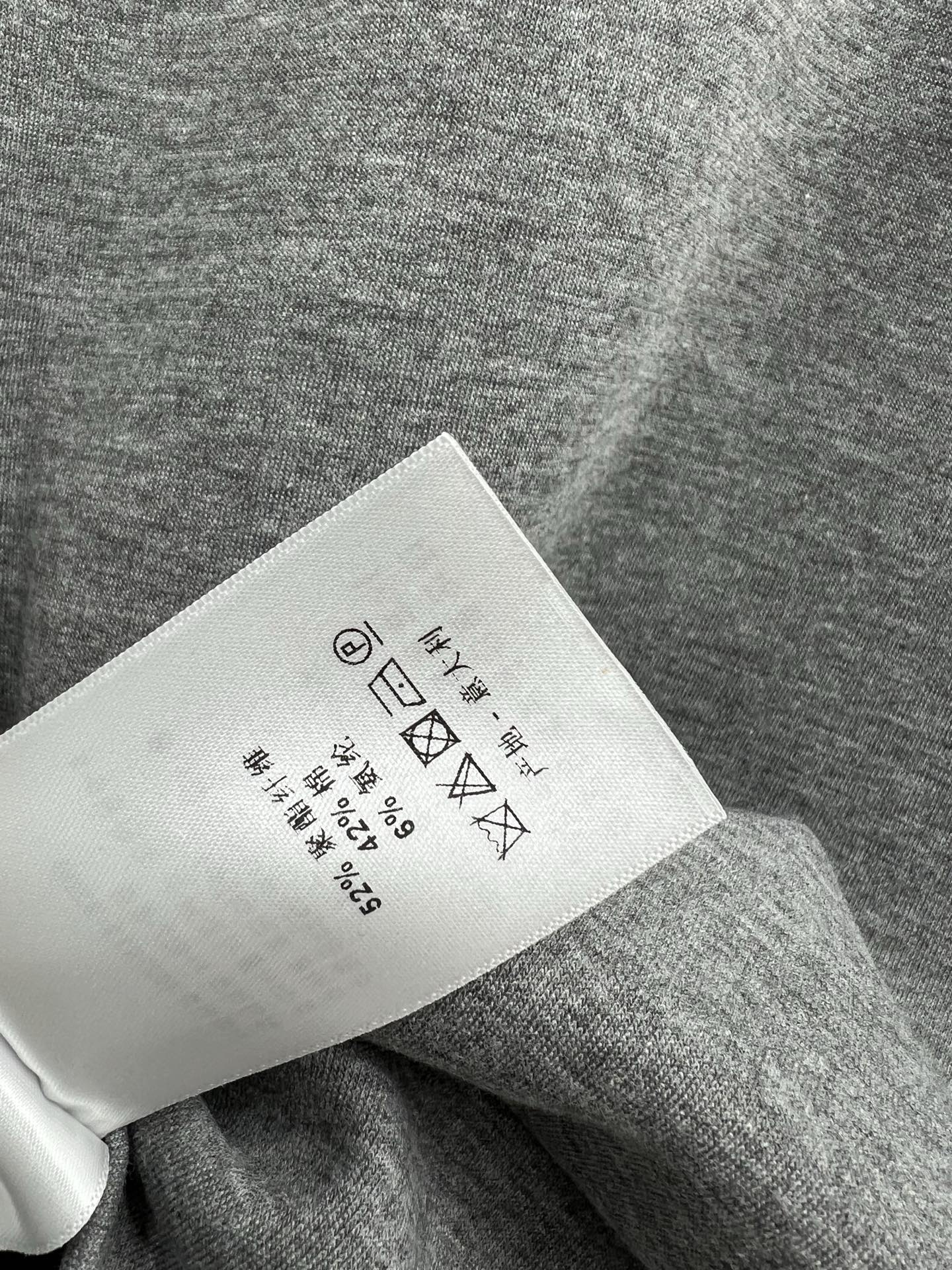 D家 25早春新款 字母logo印花时尚休闲套装 短款短袖T恤+松紧腰直筒裤 一套上身随性又日常运动风 
