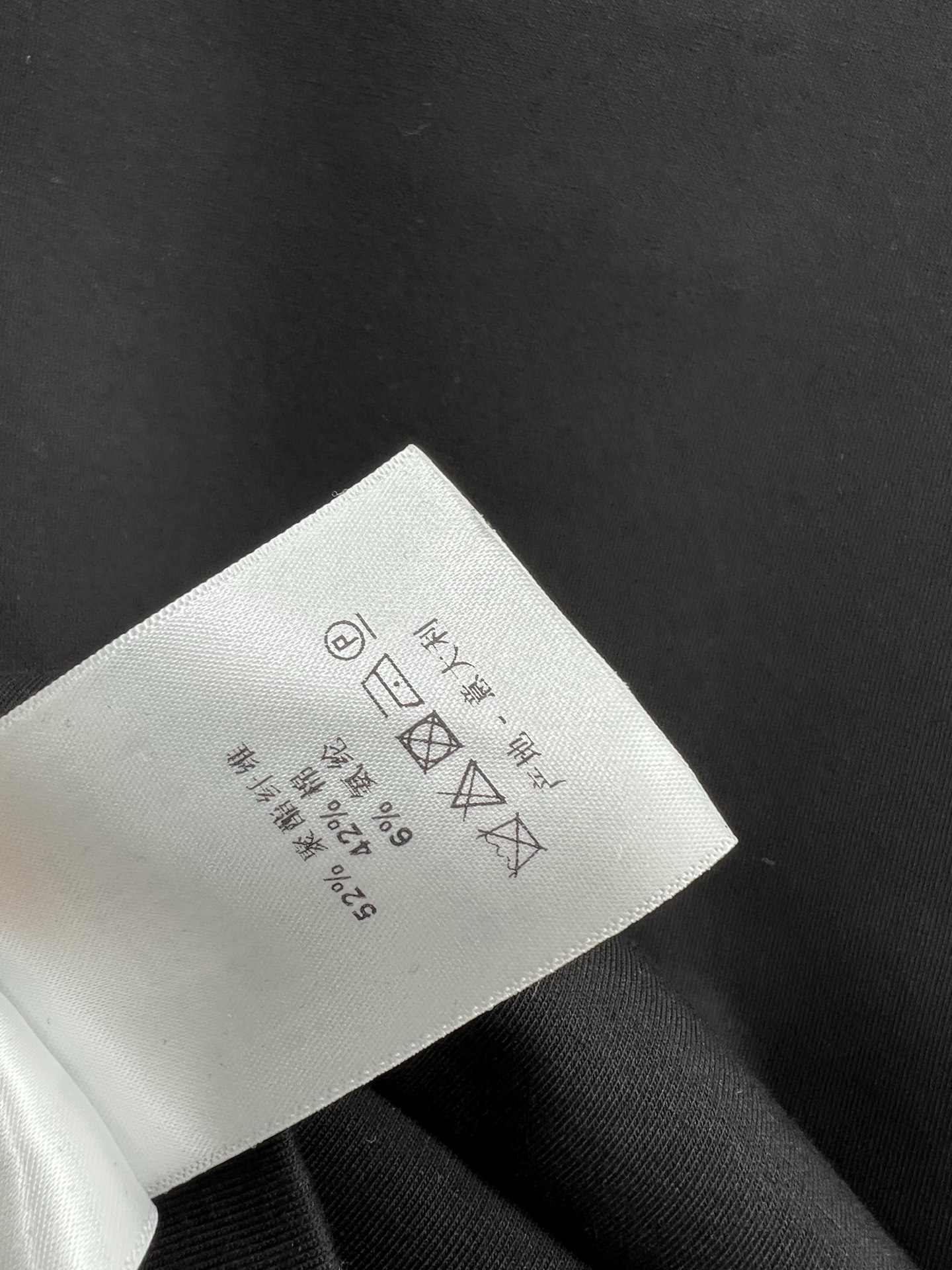 D家 25早春新款 字母logo印花时尚休闲套装 短款短袖T恤+松紧腰直筒裤 一套上身随性又日常运动风 