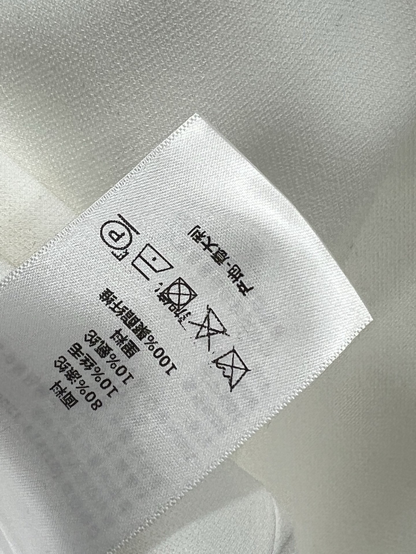 D家 25早春新款 两侧logo织带装饰无袖连衣裙 优雅大牌自带高级感 独特的西式翻领 深v领口设计 微