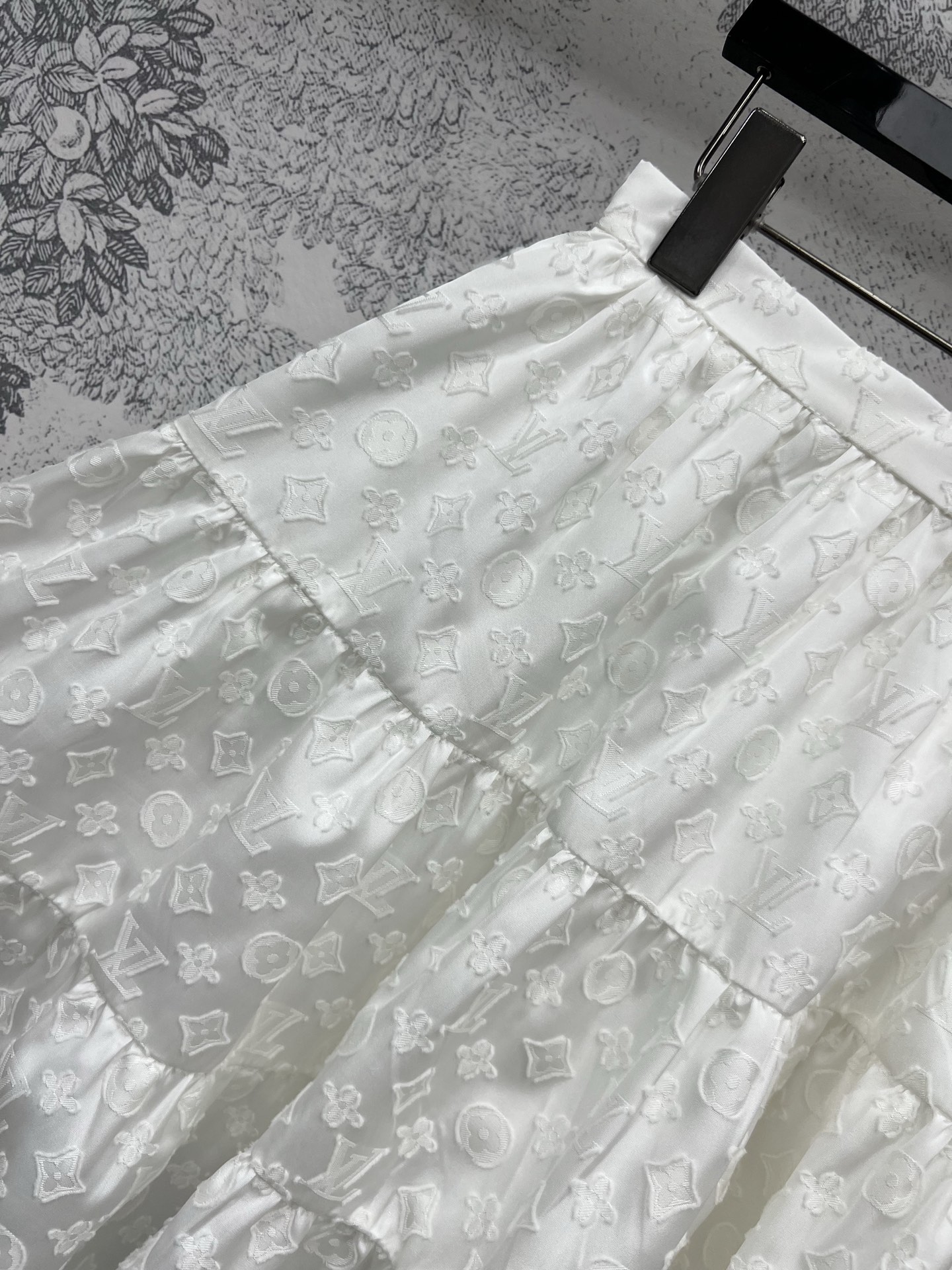 L家 25早春新款 钱币老花提花蛋糕短裙 定制的logo提花面料 高腰a字蛋糕蓬蓬裙 层次叠加很显腿细 