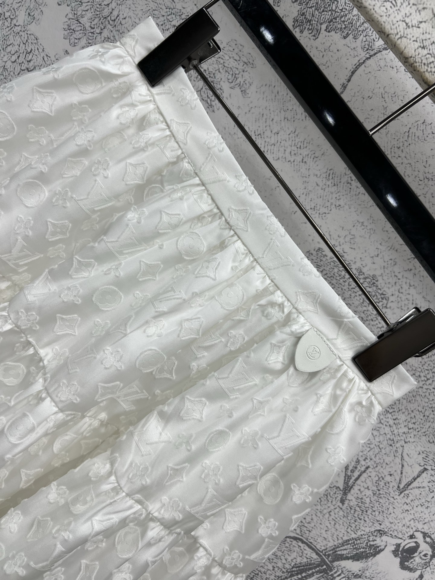 L家 25早春新款 钱币老花提花蛋糕短裙 定制的logo提花面料 高腰a字蛋糕蓬蓬裙 层次叠加很显腿细 