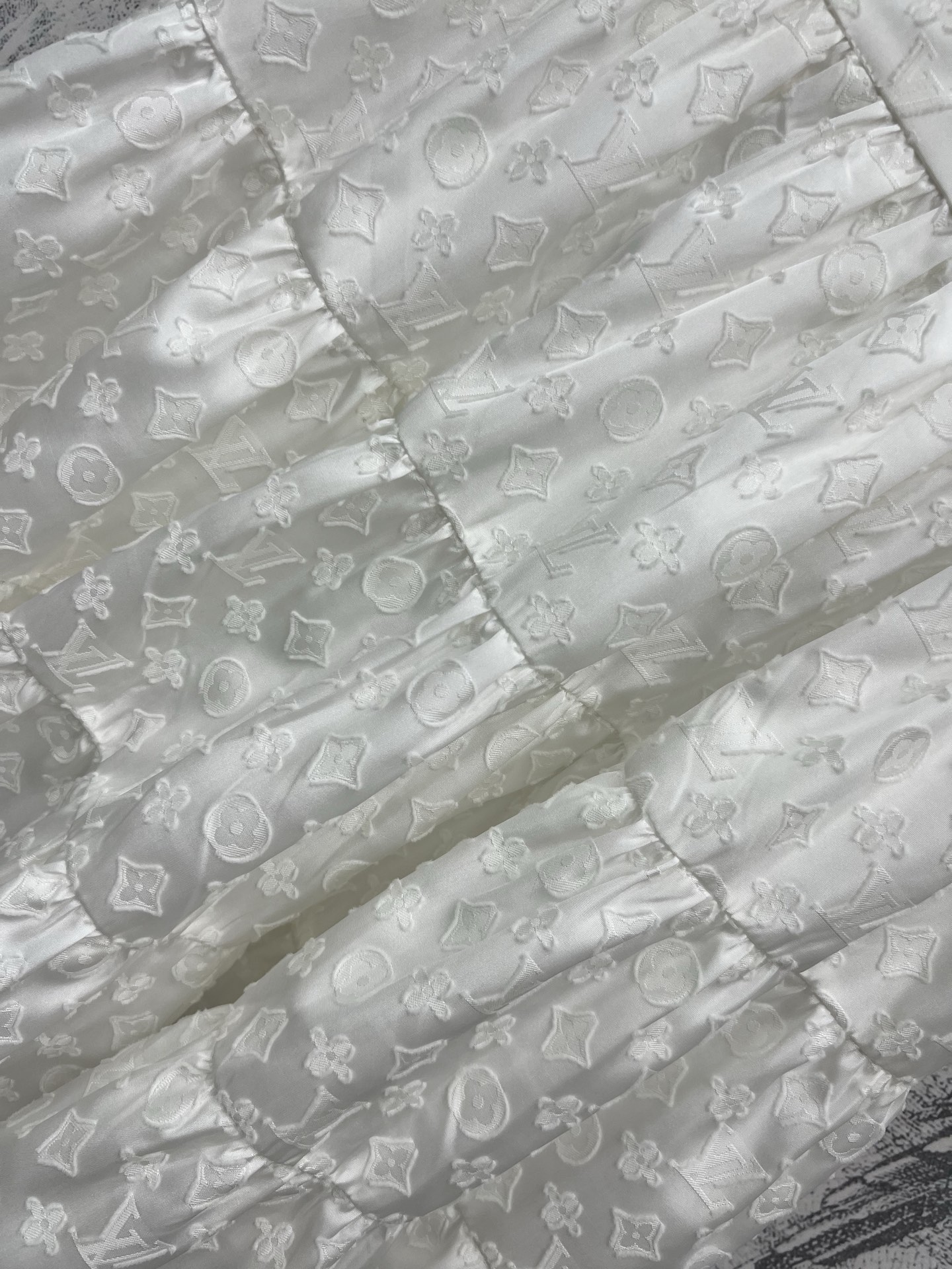 L家 25早春新款 钱币老花提花蛋糕短裙 定制的logo提花面料 高腰a字蛋糕蓬蓬裙 层次叠加很显腿细 