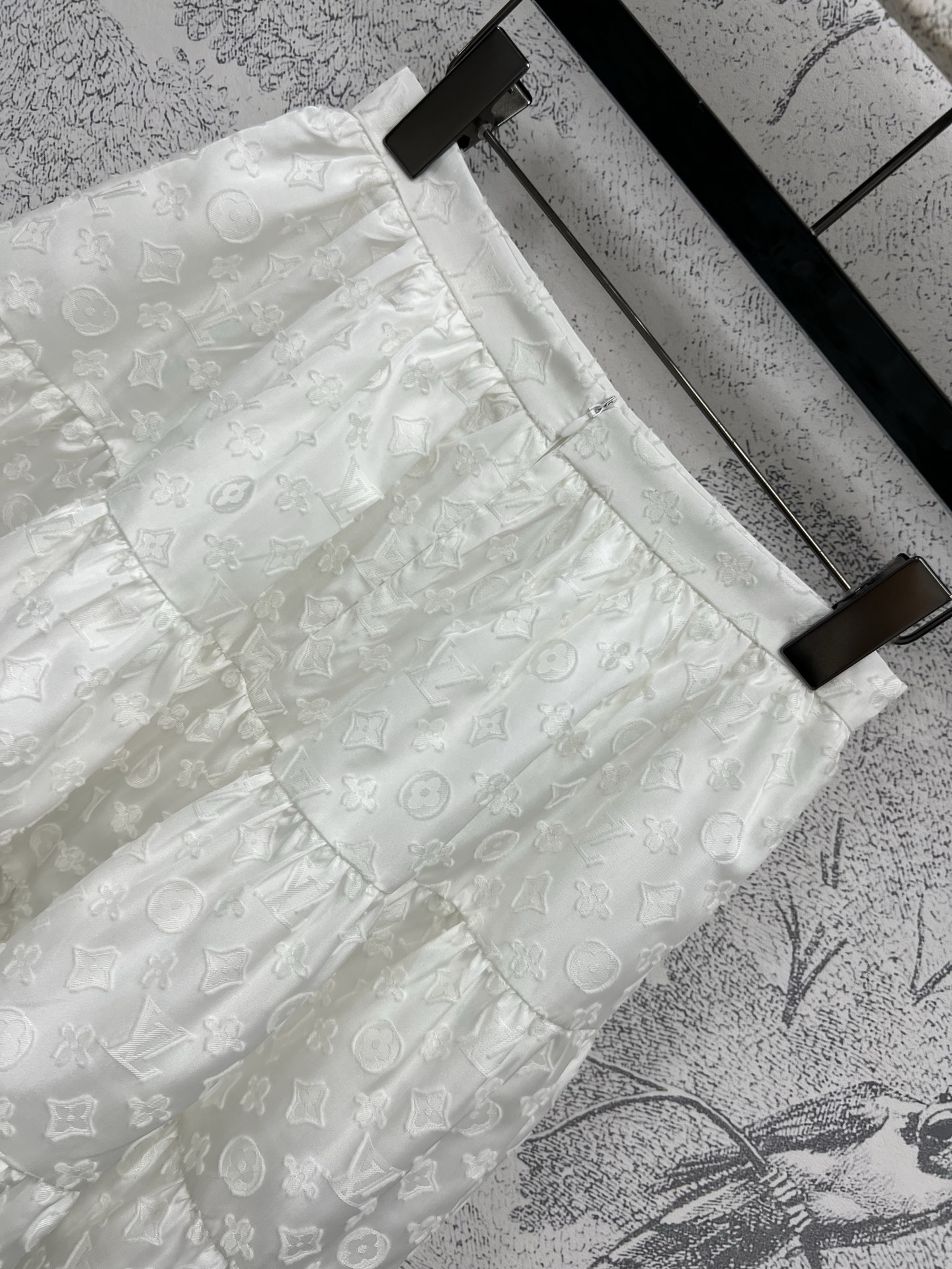 L家 25早春新款 钱币老花提花蛋糕短裙 定制的logo提花面料 高腰a字蛋糕蓬蓬裙 层次叠加很显腿细 