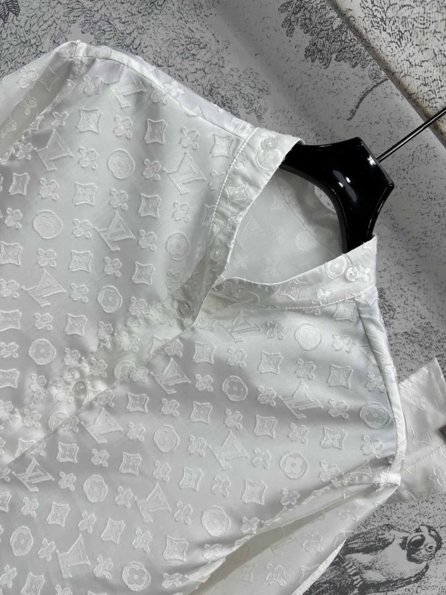 L家 25早春新款 钱币老花提花衬衫 可拆卸翻领设计 一衣两穿 定制的logo提花面料 上身帅气又百搭时