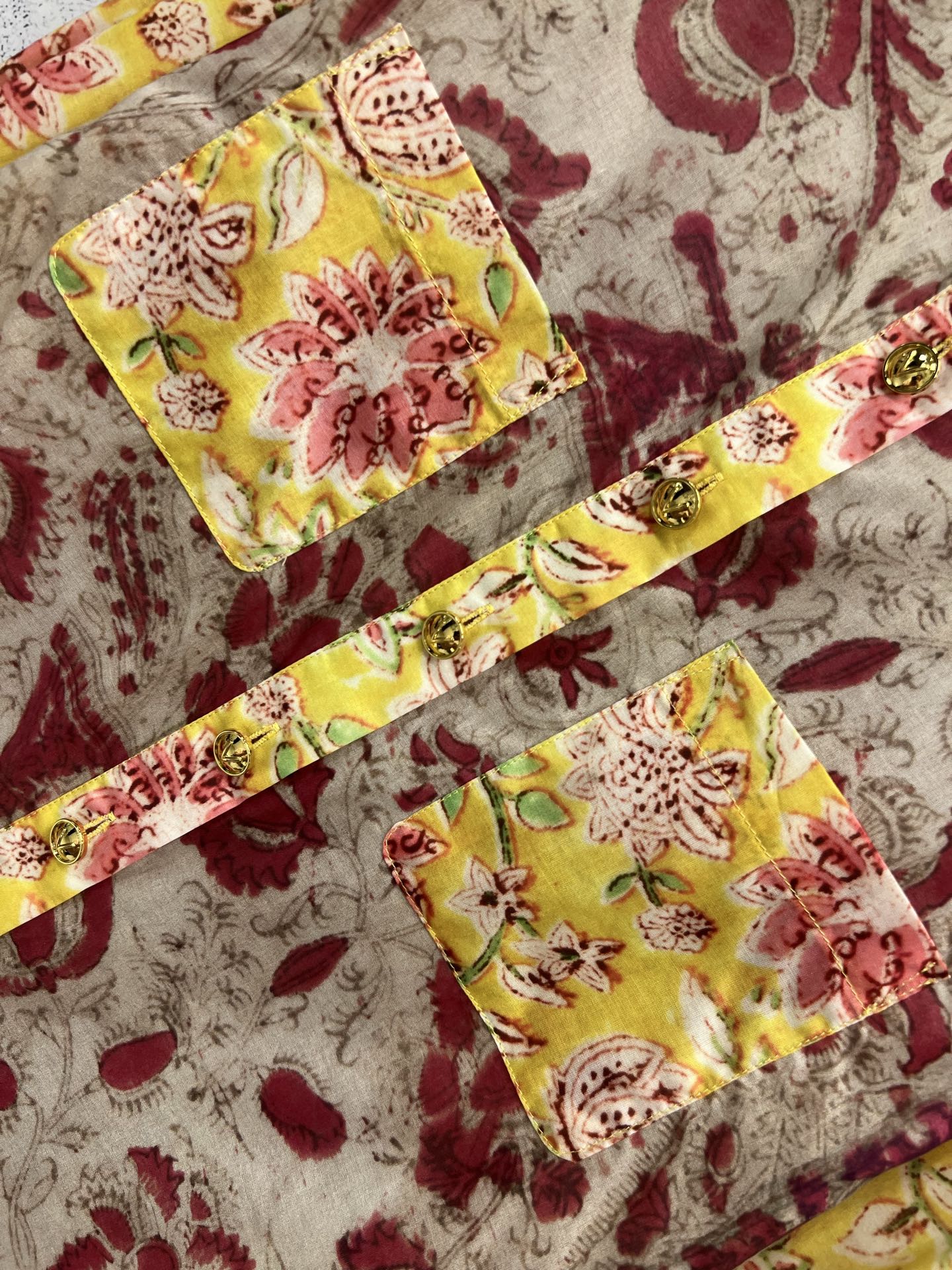 V家 25早春新款 法式宫廷印花衬衫 浪漫度假风 少女心爆棚 造型清雅盈高上身减龄又显瘦时髦 不沉闷的色