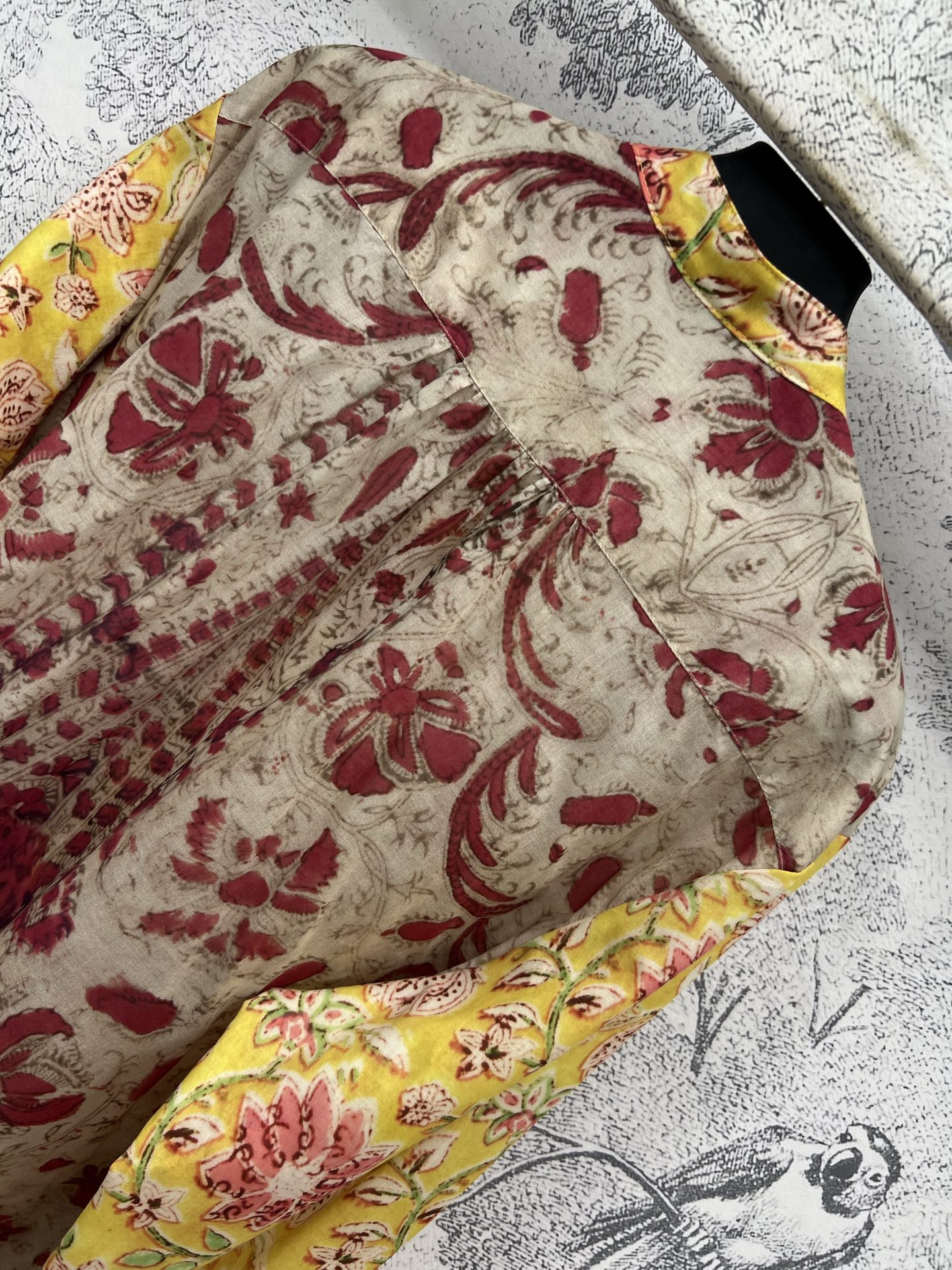 V家 25早春新款 法式宫廷印花衬衫 浪漫度假风 少女心爆棚 造型清雅盈高上身减龄又显瘦时髦 不沉闷的色