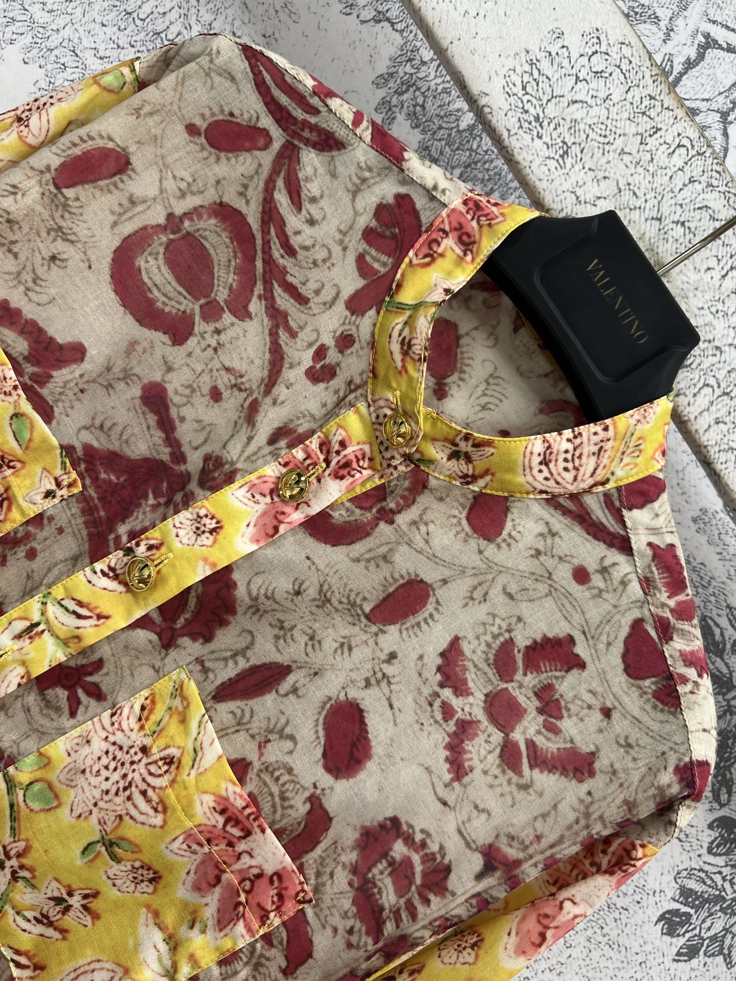 V家 25早春新款 法式宫廷印花衬衫 浪漫度假风 少女心爆棚 造型清雅盈高上身减龄又显瘦时髦 不沉闷的色