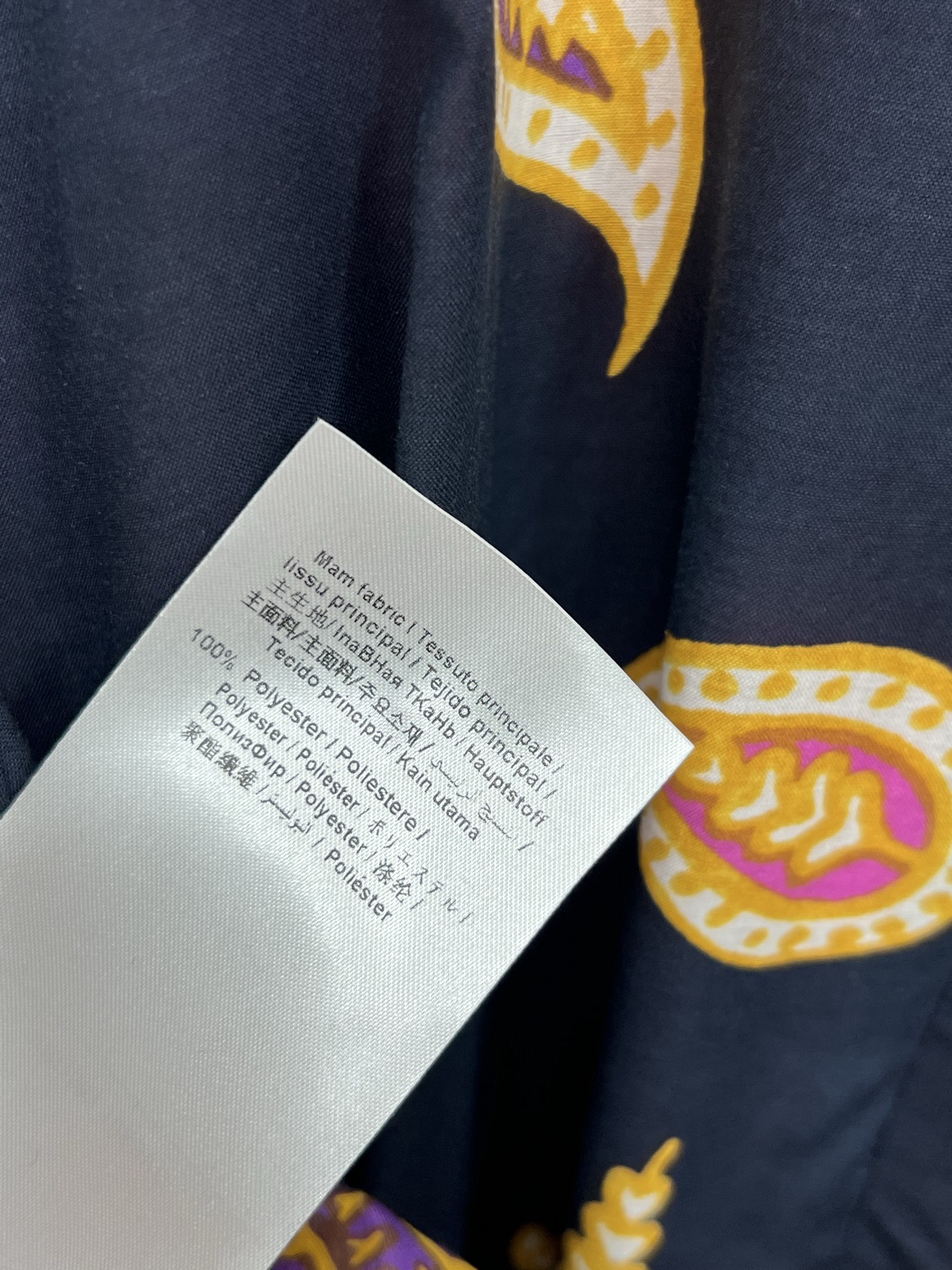 V家 25早春新款 复古连衣裙 真的太迷人啦 波西米亚风的花色 复古气息满满，还特别显气质 圆领打揽后背