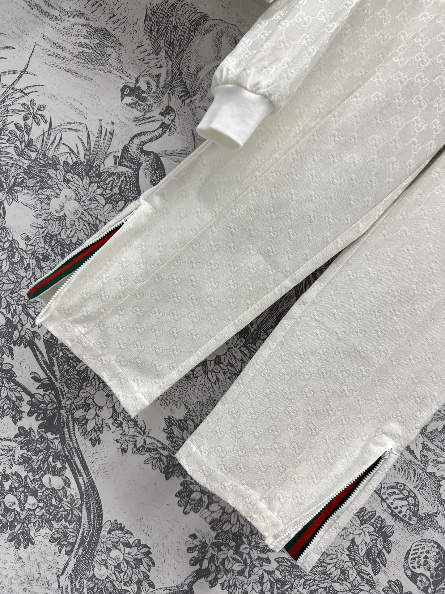 G家 25早春新款 双G提花面料牛仔套装 立领夹克外套+松紧腰直筒裤 各种场合都适合穿 秒抬气质 超级有
