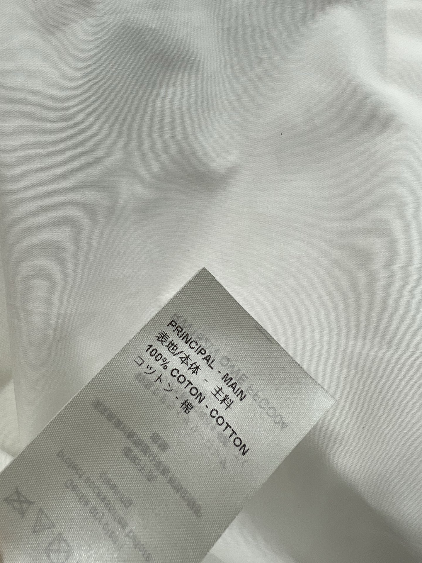 L家 25早春新款 系带装饰短款衬衫 简约高级显气质 纯色高级耐看不挑人 蕾丝装饰衣摆设计 甜酷风少女帅