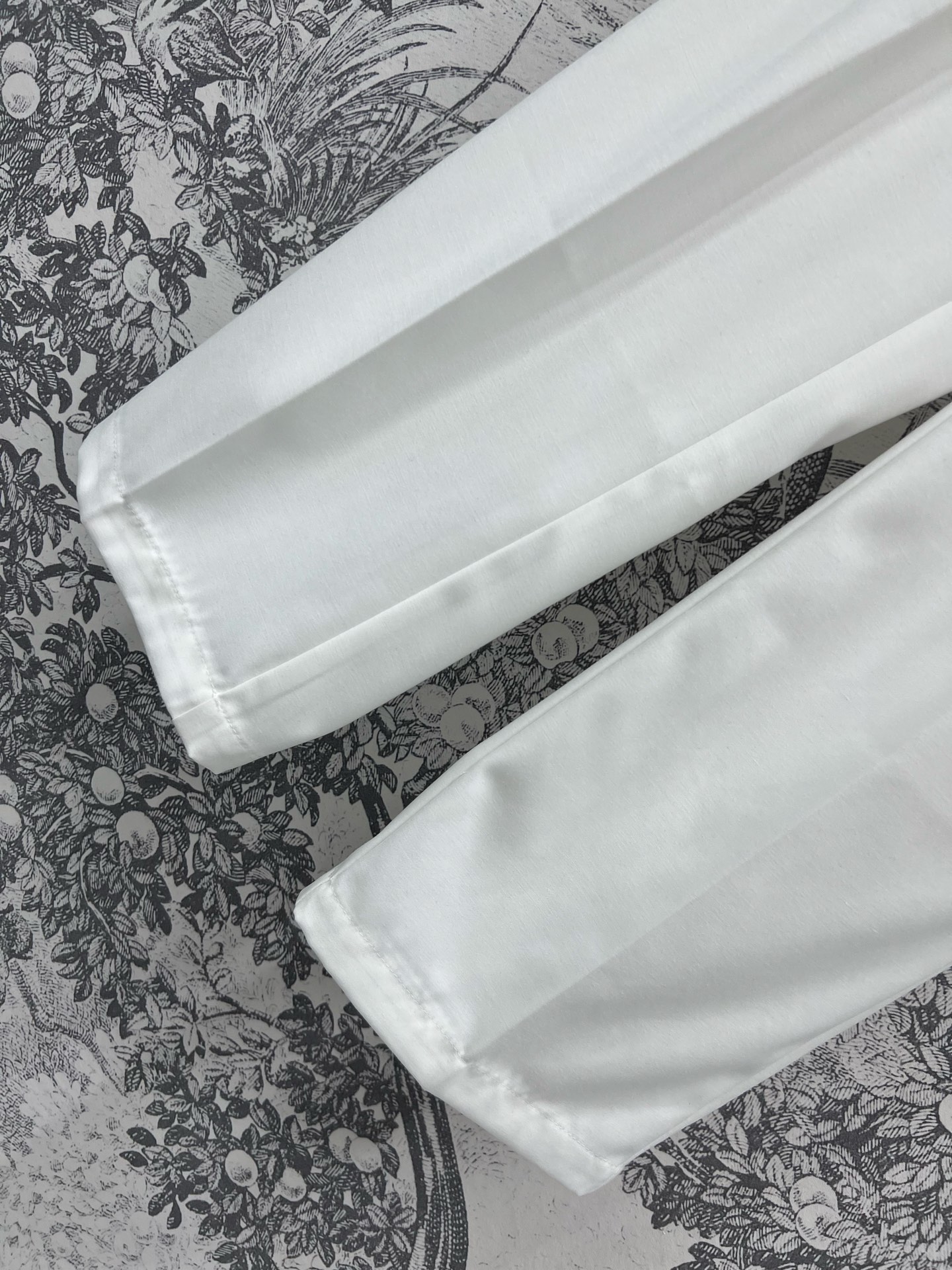 L家 25早春新款 口袋装饰直筒裤+口袋装饰高腰短裤 高腰a字版型提高腰线 视觉上修饰腿型 挺阔的裤型 