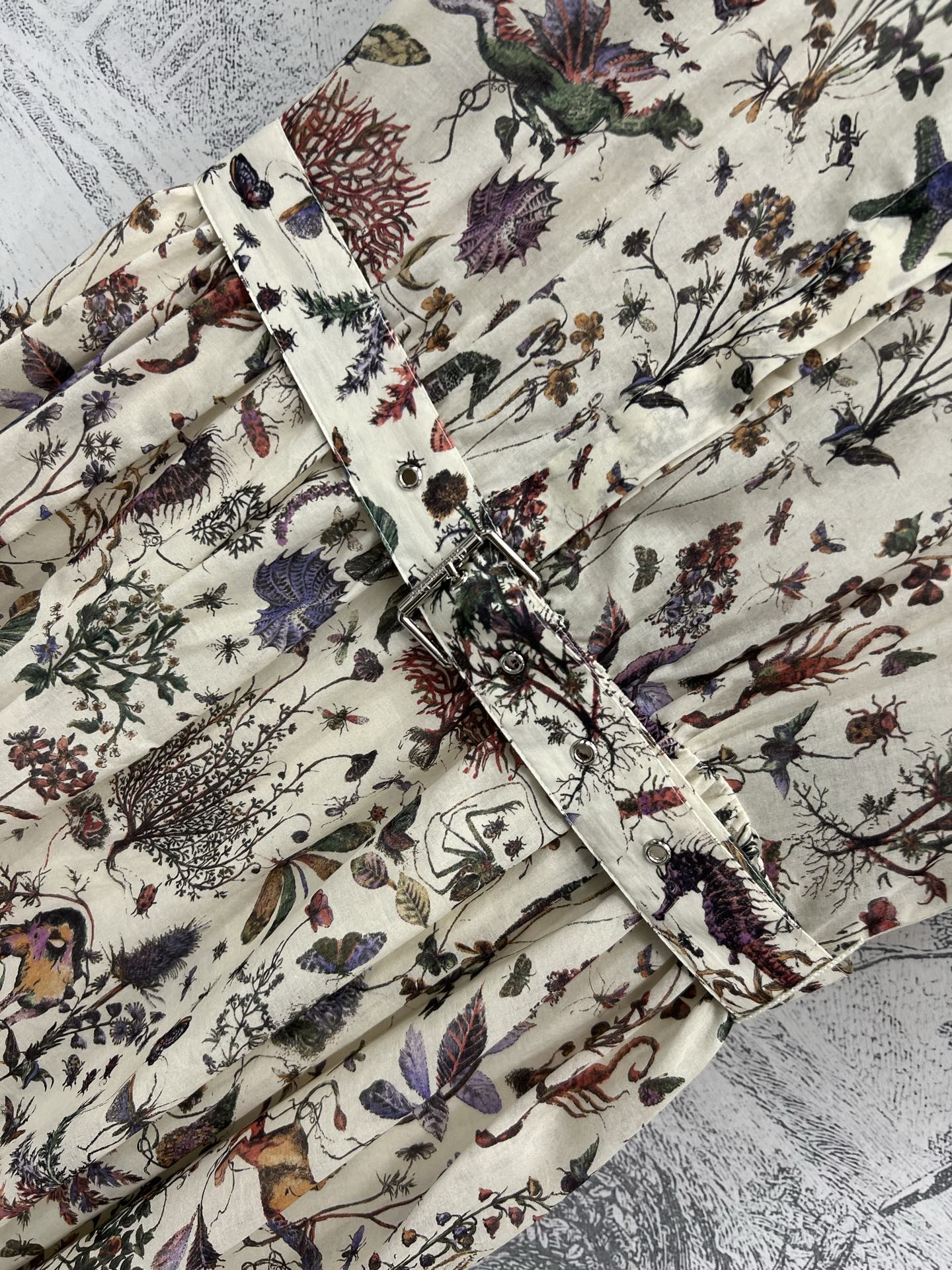 D家 25早春新款 花卉印花棉麻短袖连衣裙 配送本布腰带搭配 自带小清新田园风气质进口棉麻印花面料轻盈舒