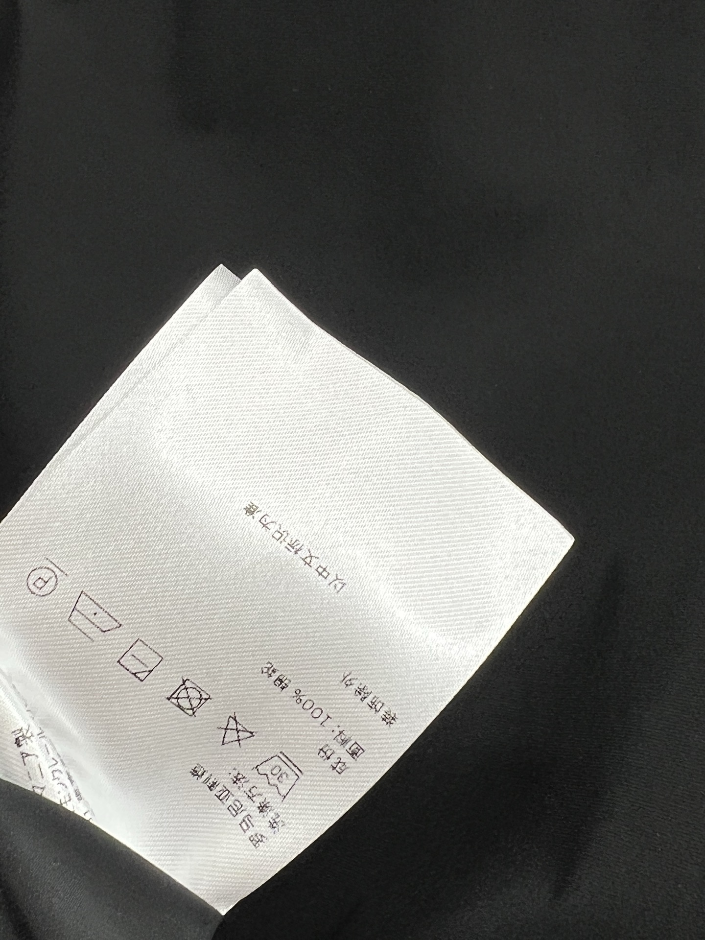 M家 25早春新款 连帽立领防晒衣 可隐藏连帽设计 时髦和实用兼顾 极简主义设计 既简约又轻便 上身显瘦