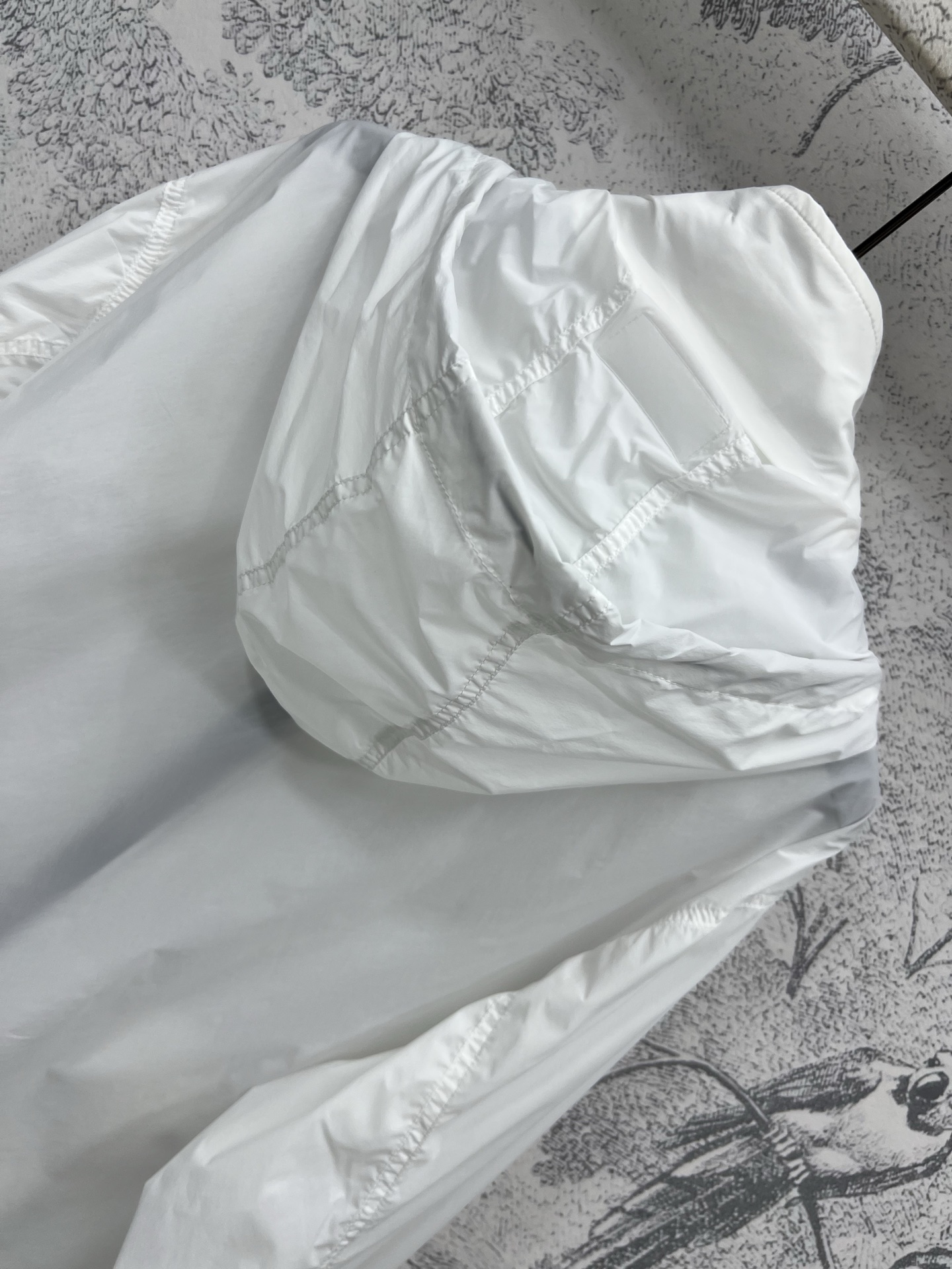 M家 25早春新款 连帽立领防晒衣 可隐藏连帽设计 时髦和实用兼顾 极简主义设计 既简约又轻便 上身显瘦