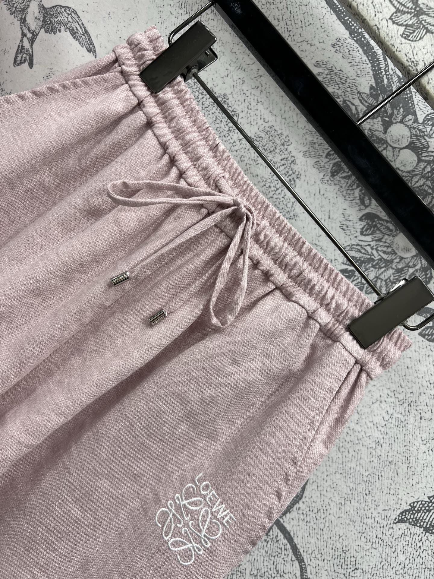 LW家 25早春新款 刺绣Logo防晒套装  纯色浅色系简约又充满高级感 双侧拉链口袋装饰 抽绳收腰设计