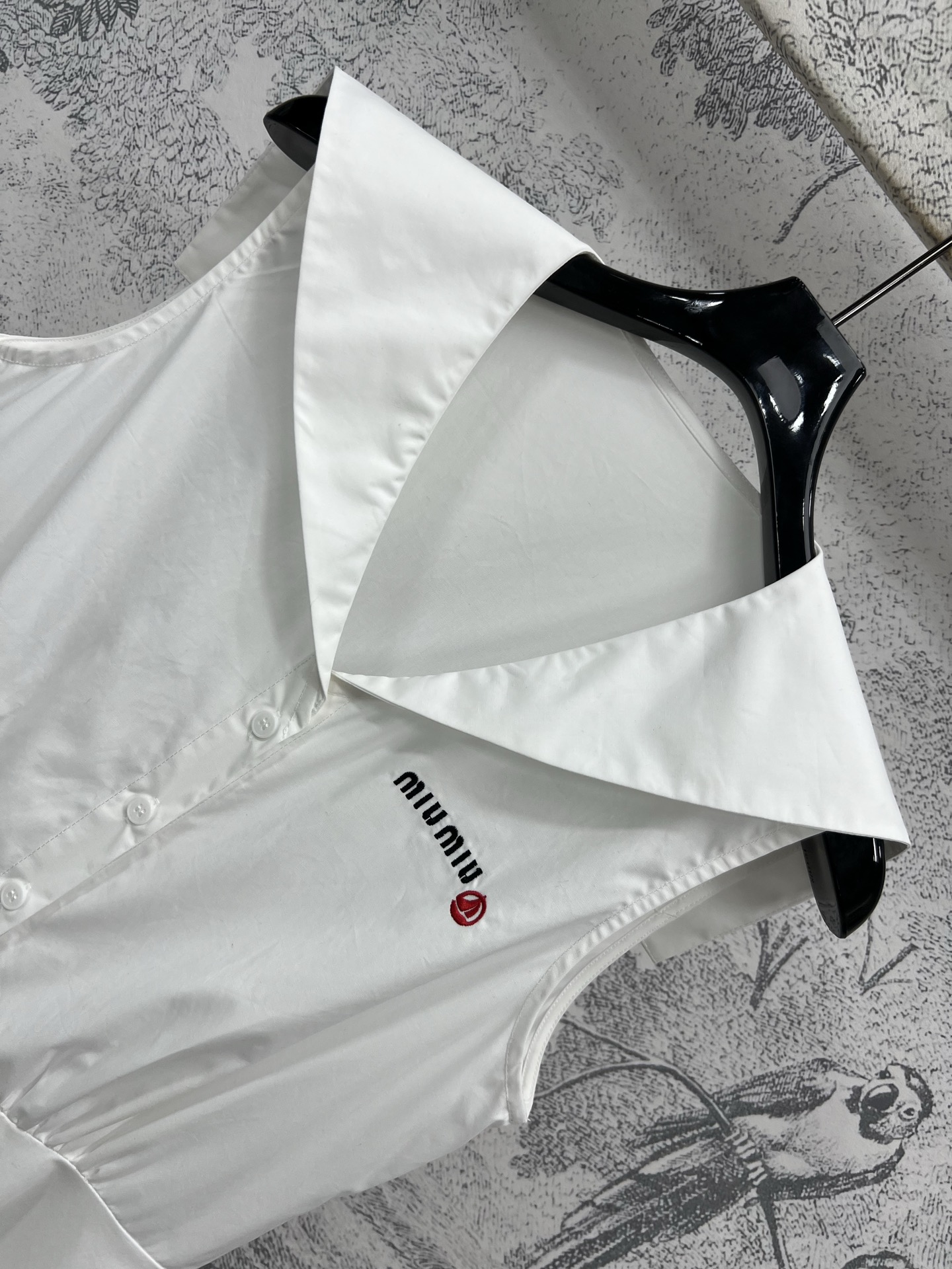 Miu 25早春新款 学院风 海军领无袖连衣裙 减龄又学院风的搭配 披肩海军领设计 无袖大裙摆设计 纯棉