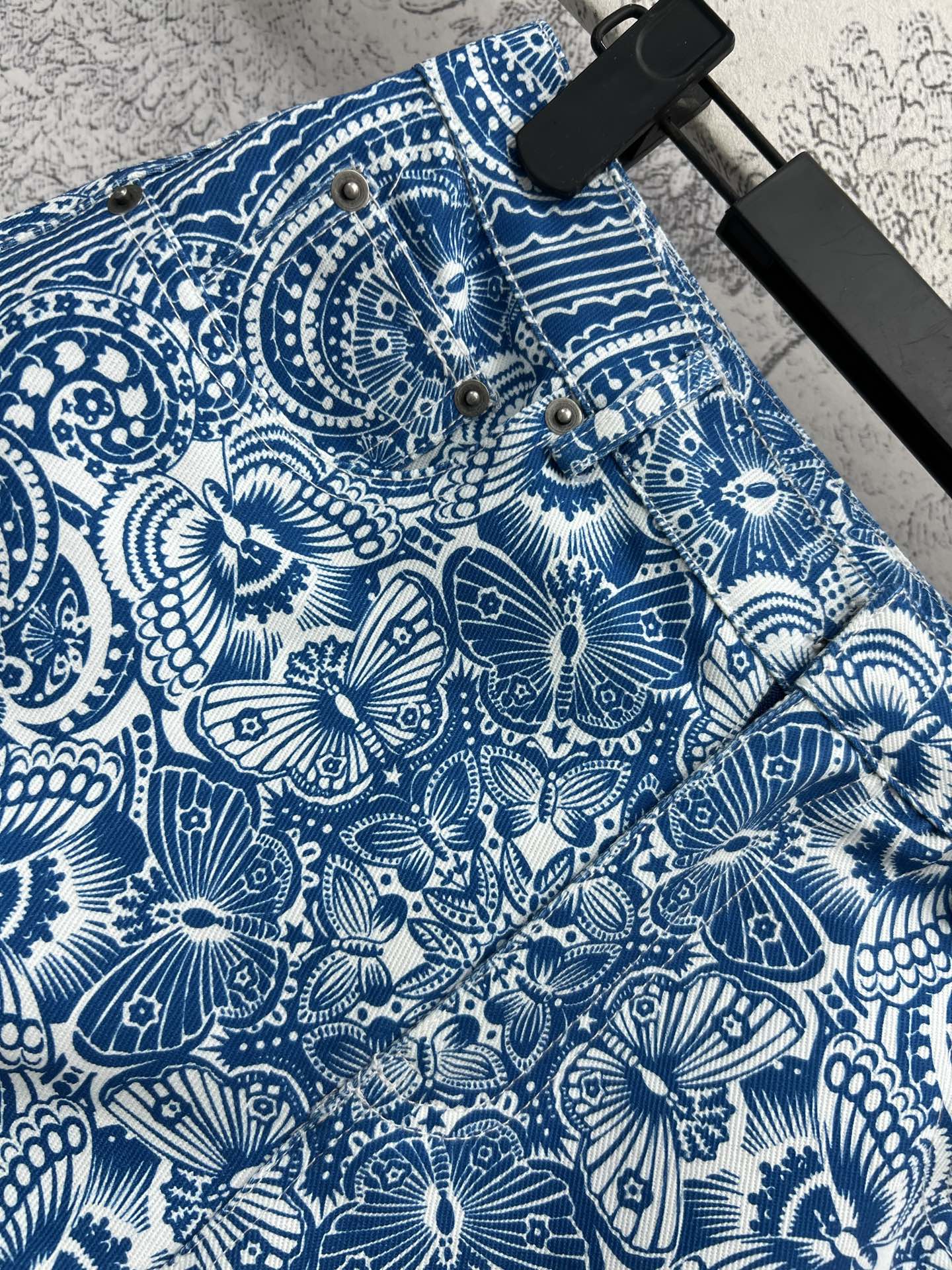 D家 25早春新款 青花瓷色蝴蝶图案印花牛仔系列 翻领夹克外套+半身裙+直筒裤 经典基础版型完全不挑身材