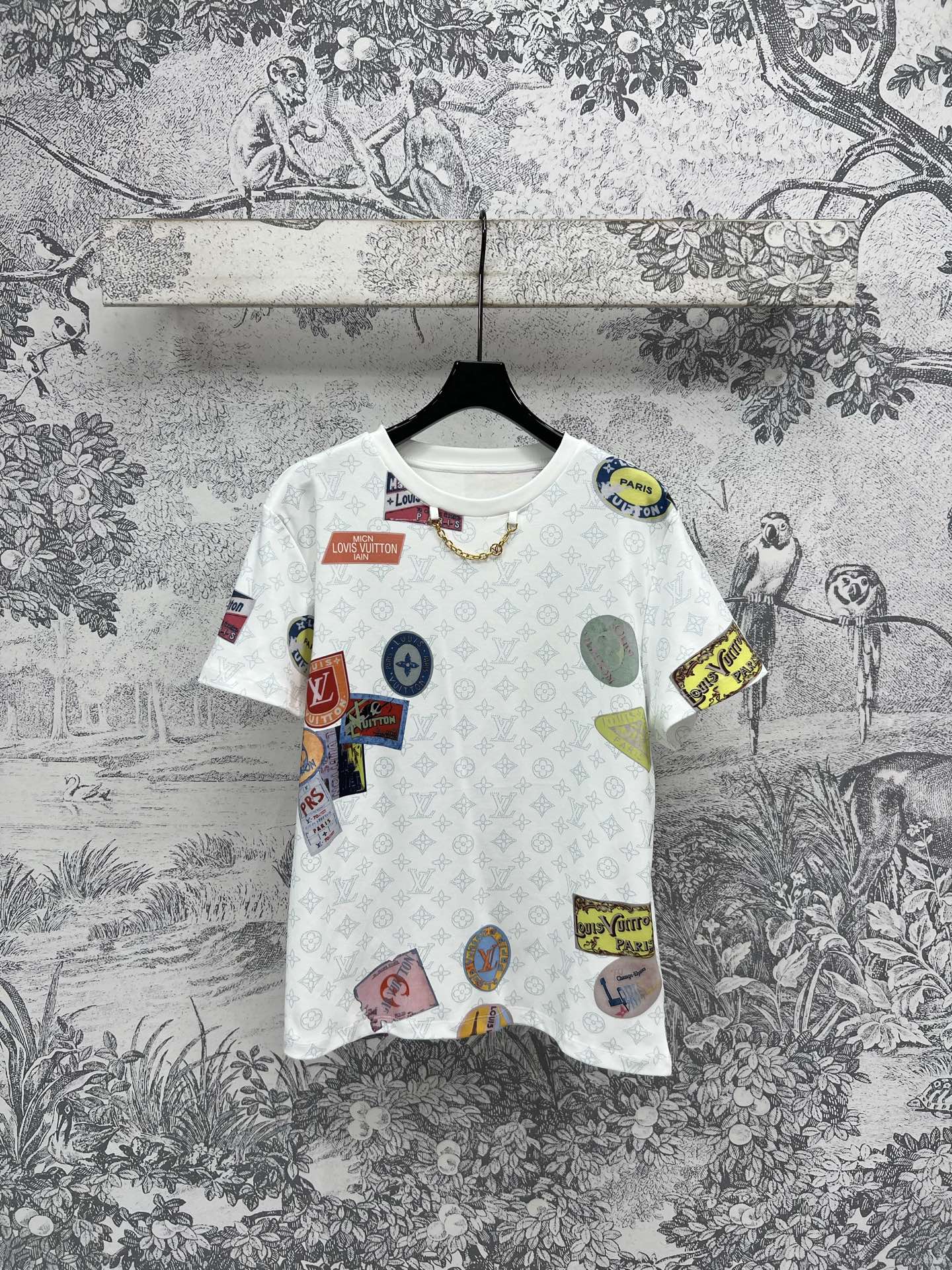 L家 25早春新款Monogram 图案老花提花短袖T恤 定制Monogram 图案印花暗纹老花纯棉面料