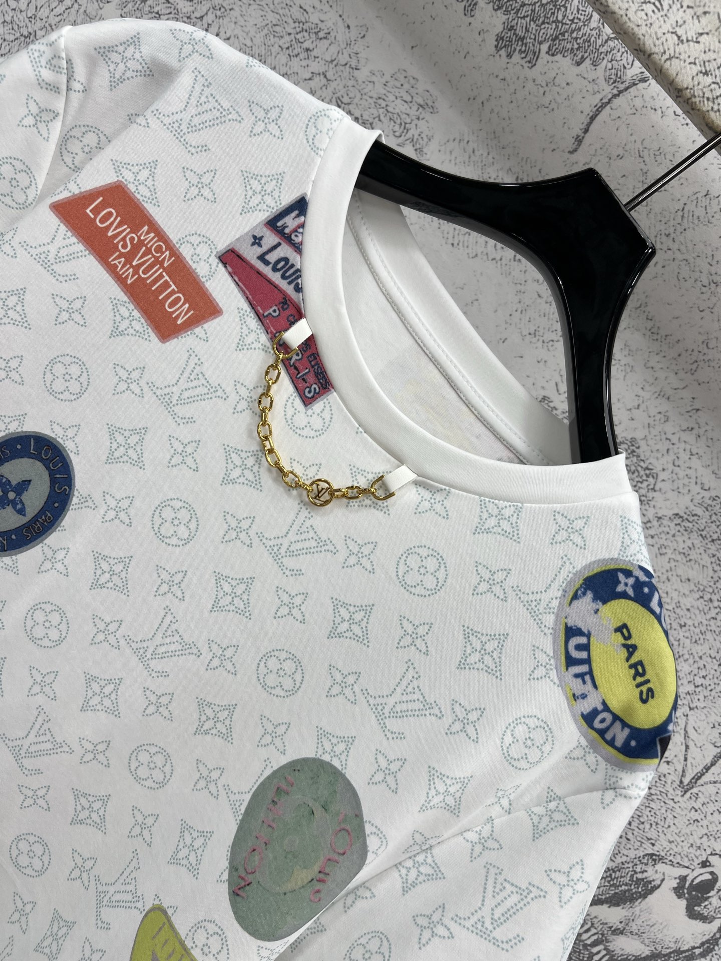 L家 25早春新款Monogram 图案老花提花短袖T恤 定制Monogram 图案印花暗纹老花纯棉面料