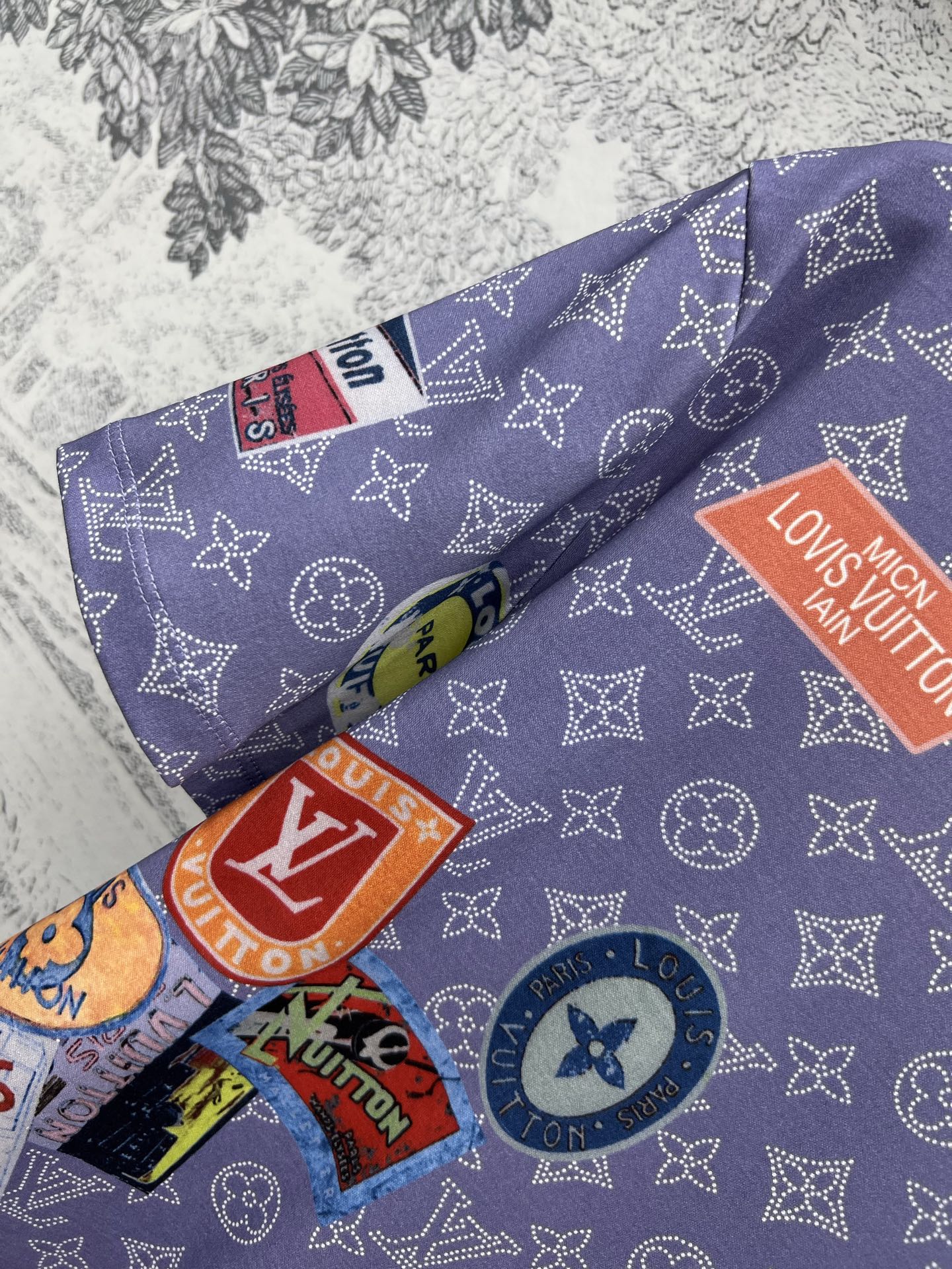 L家 25早春新款Monogram 图案老花提花短袖T恤 定制Monogram 图案印花暗纹老花纯棉面料