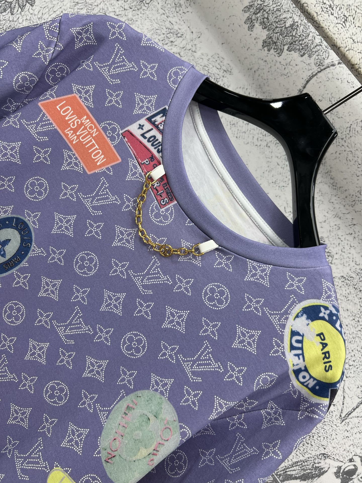 L家 25早春新款Monogram 图案老花提花短袖T恤 定制Monogram 图案印花暗纹老花纯棉面料
