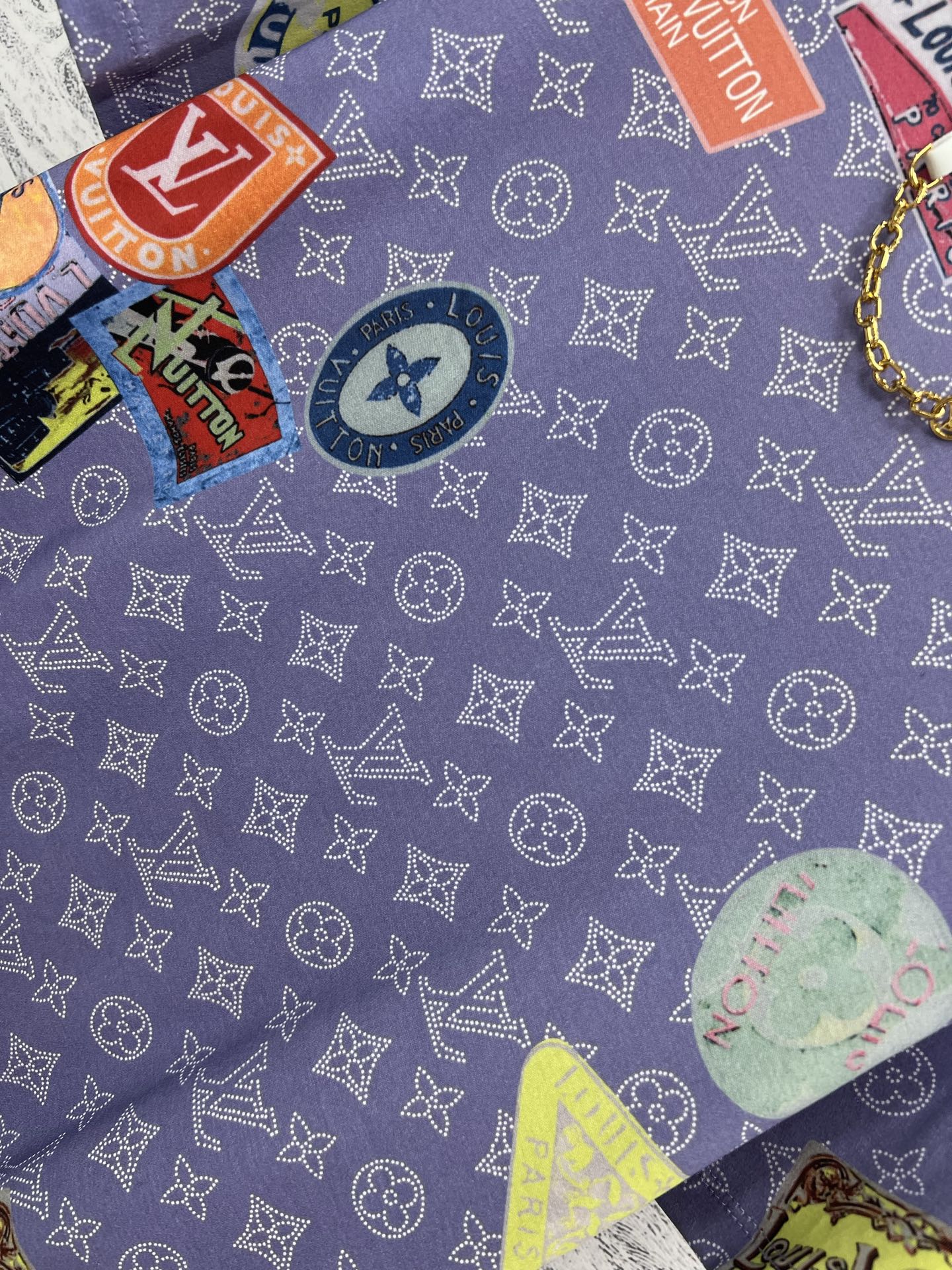L家 25早春新款Monogram 图案老花提花短袖T恤 定制Monogram 图案印花暗纹老花纯棉面料