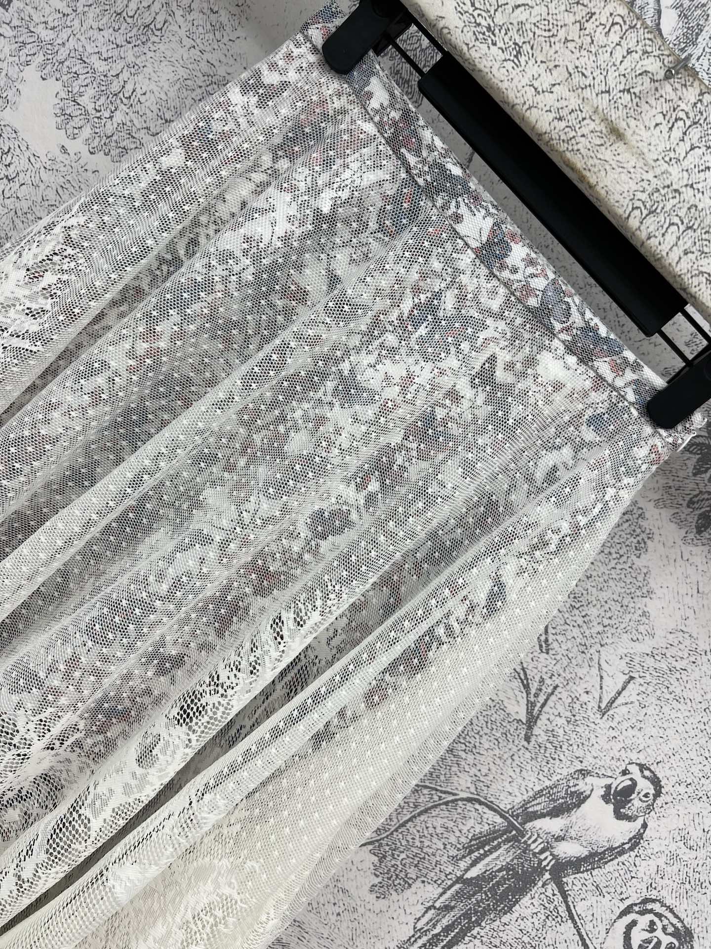 D家25早春新款 高雅蕾丝半身 温柔气质兼顾的蕾丝裙 上身就能让人沦陷其中的浪漫氛围 小A字版型 胯宽腿