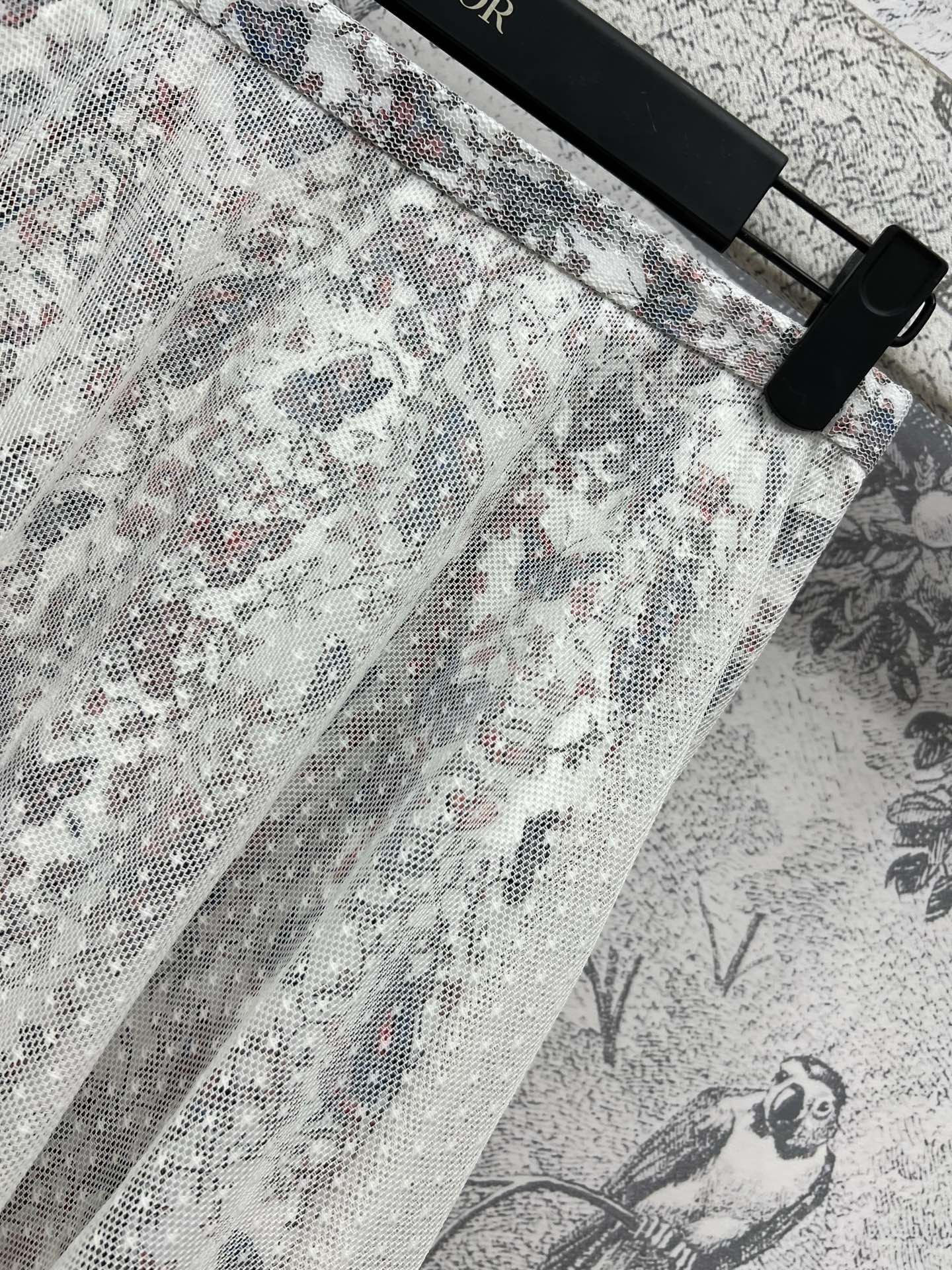 D家25早春新款 高雅蕾丝半身 温柔气质兼顾的蕾丝裙 上身就能让人沦陷其中的浪漫氛围 小A字版型 胯宽腿