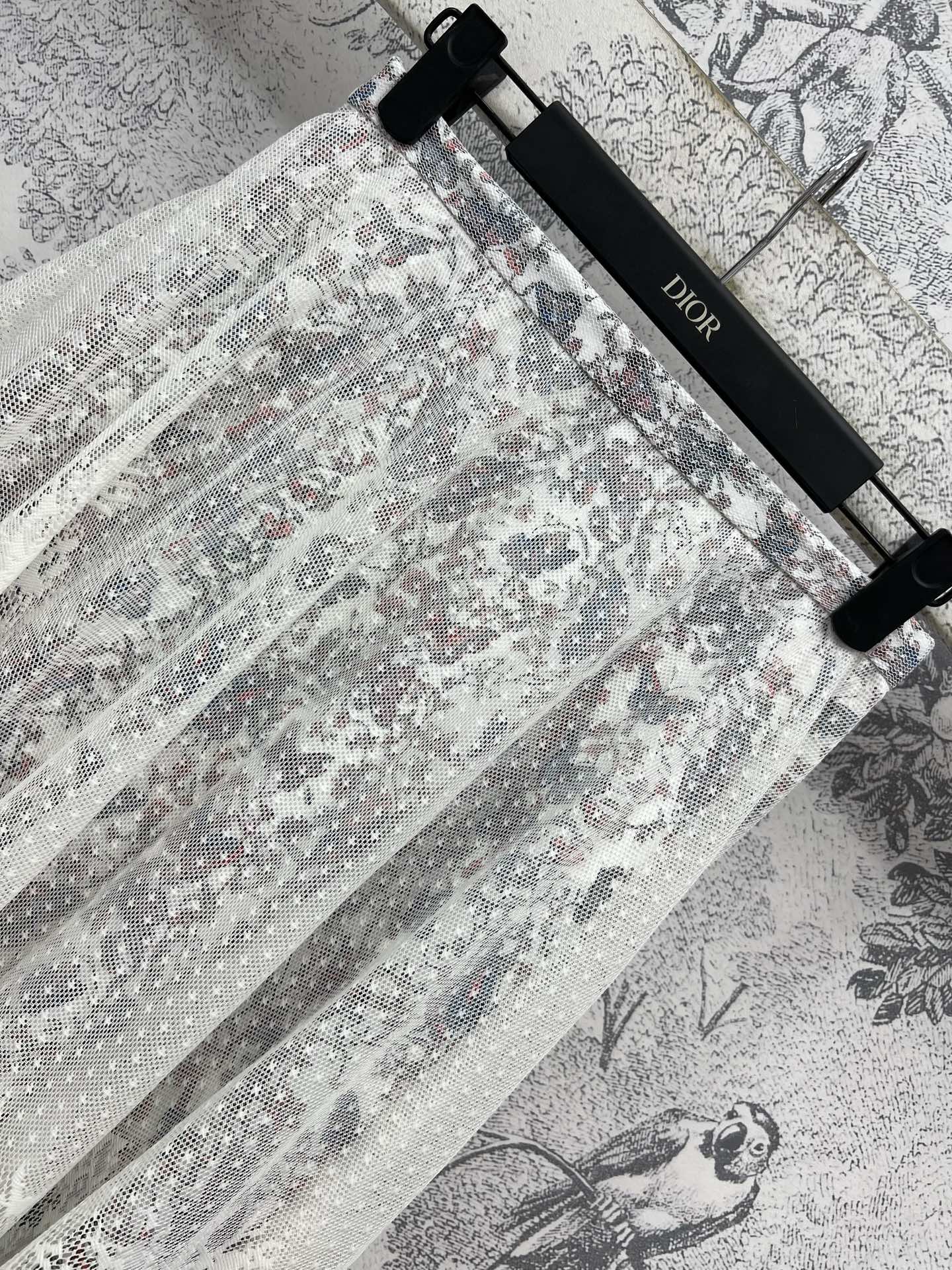 D家25早春新款 高雅蕾丝半身 温柔气质兼顾的蕾丝裙 上身就能让人沦陷其中的浪漫氛围 小A字版型 胯宽腿