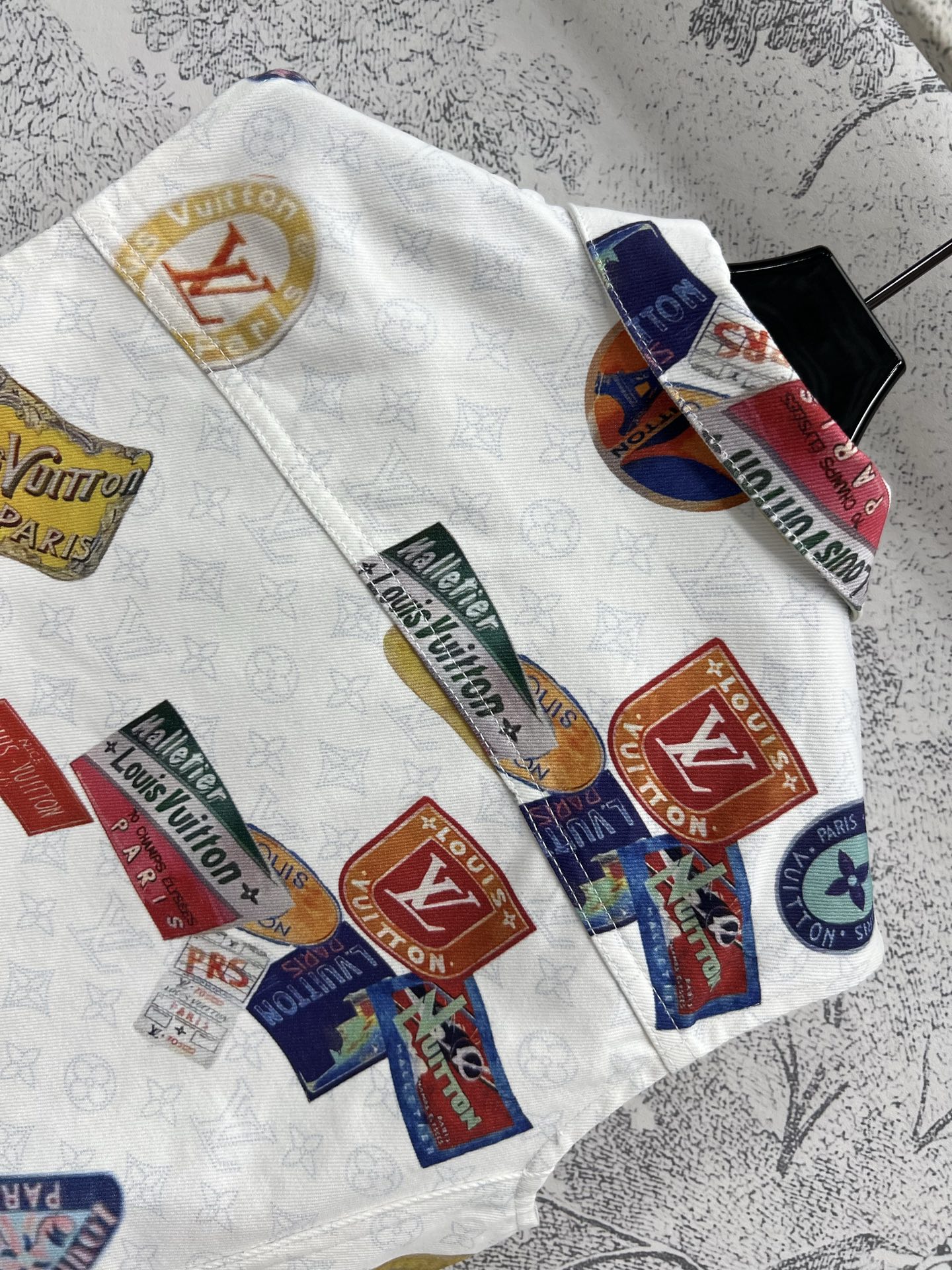 L家25早春新款 Monogram 图案老花牛仔系列 翻领马甲外套+翻领夹克外套+翻领无袖连衣裙+短裤+