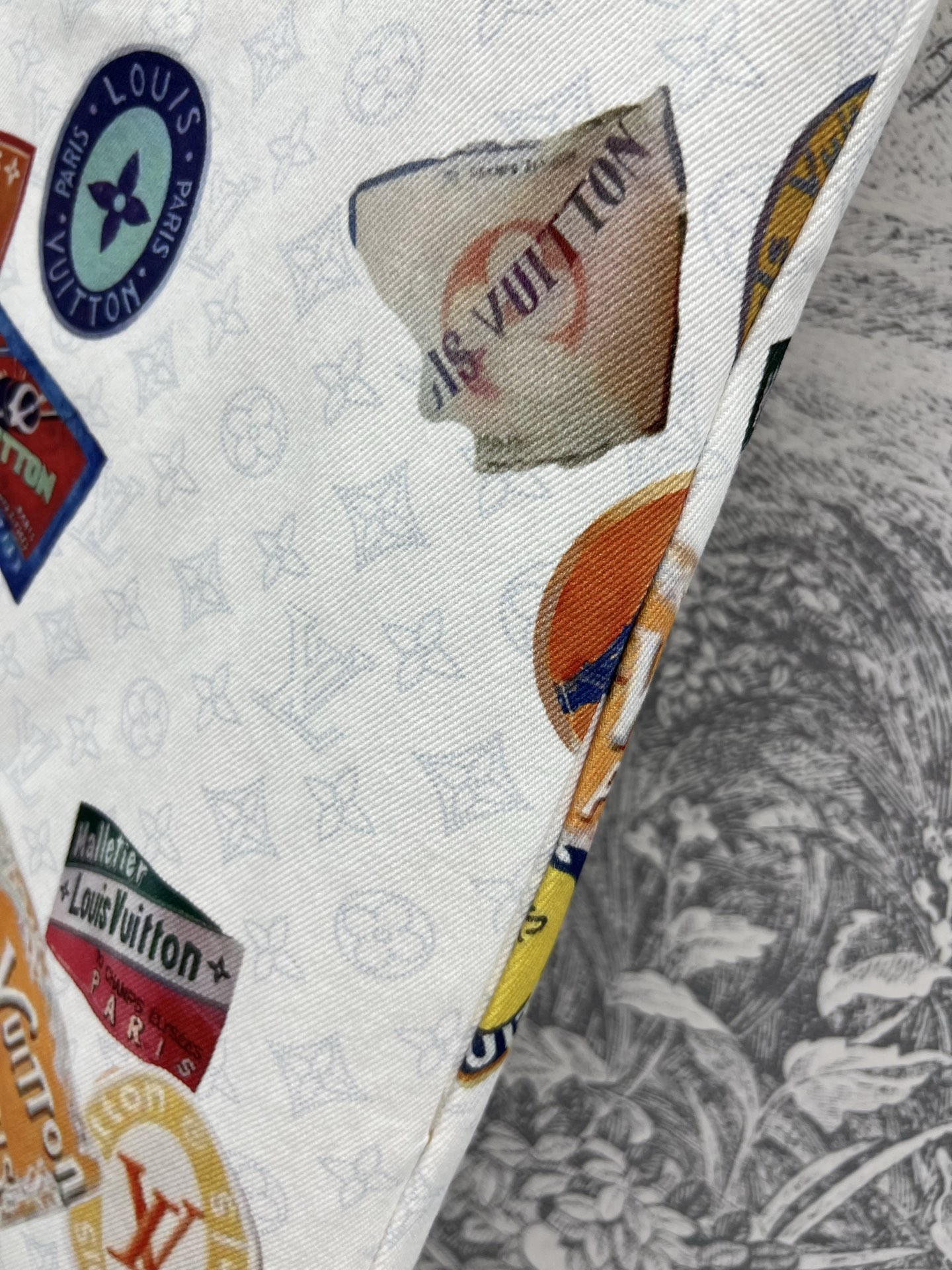 L家25早春新款 Monogram 图案老花牛仔系列 翻领马甲外套+翻领夹克外套+翻领无袖连衣裙+短裤+