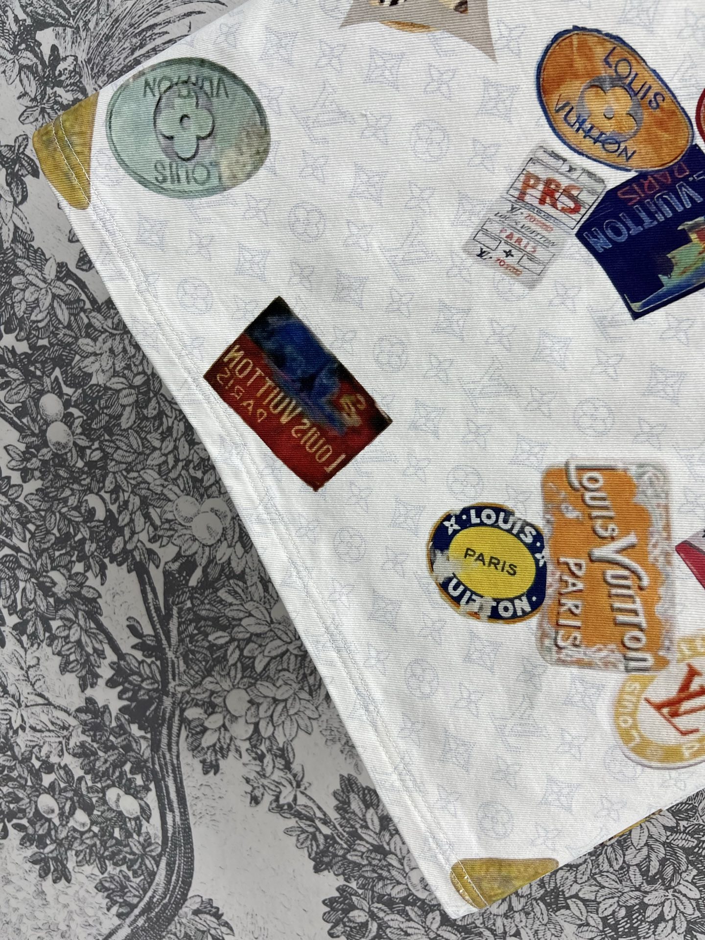 L家25早春新款 Monogram 图案老花牛仔系列 翻领马甲外套+翻领夹克外套+翻领无袖连衣裙+短裤+