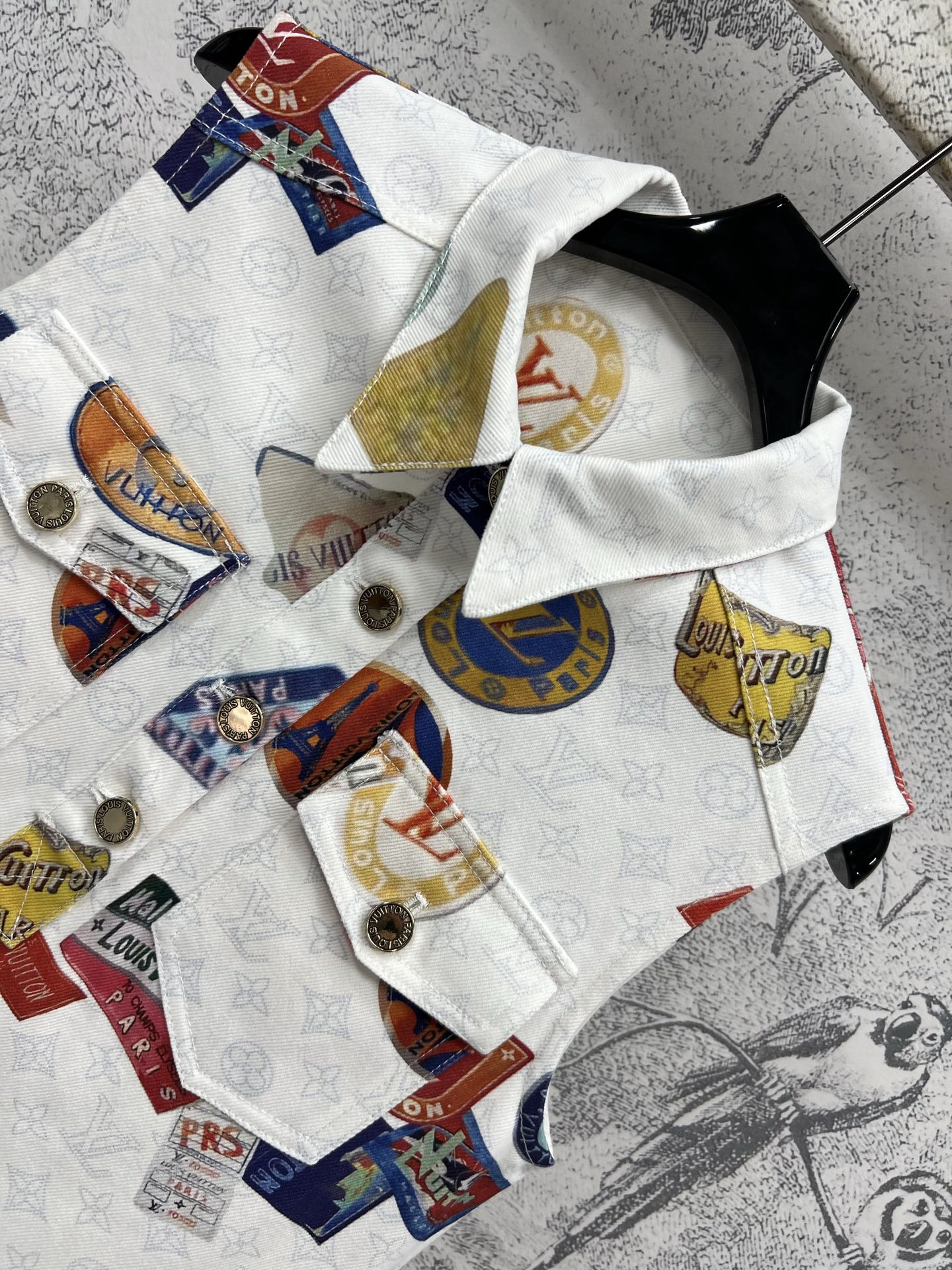 L家25早春新款 Monogram 图案老花牛仔系列 翻领马甲外套+翻领夹克外套+翻领无袖连衣裙+短裤+
