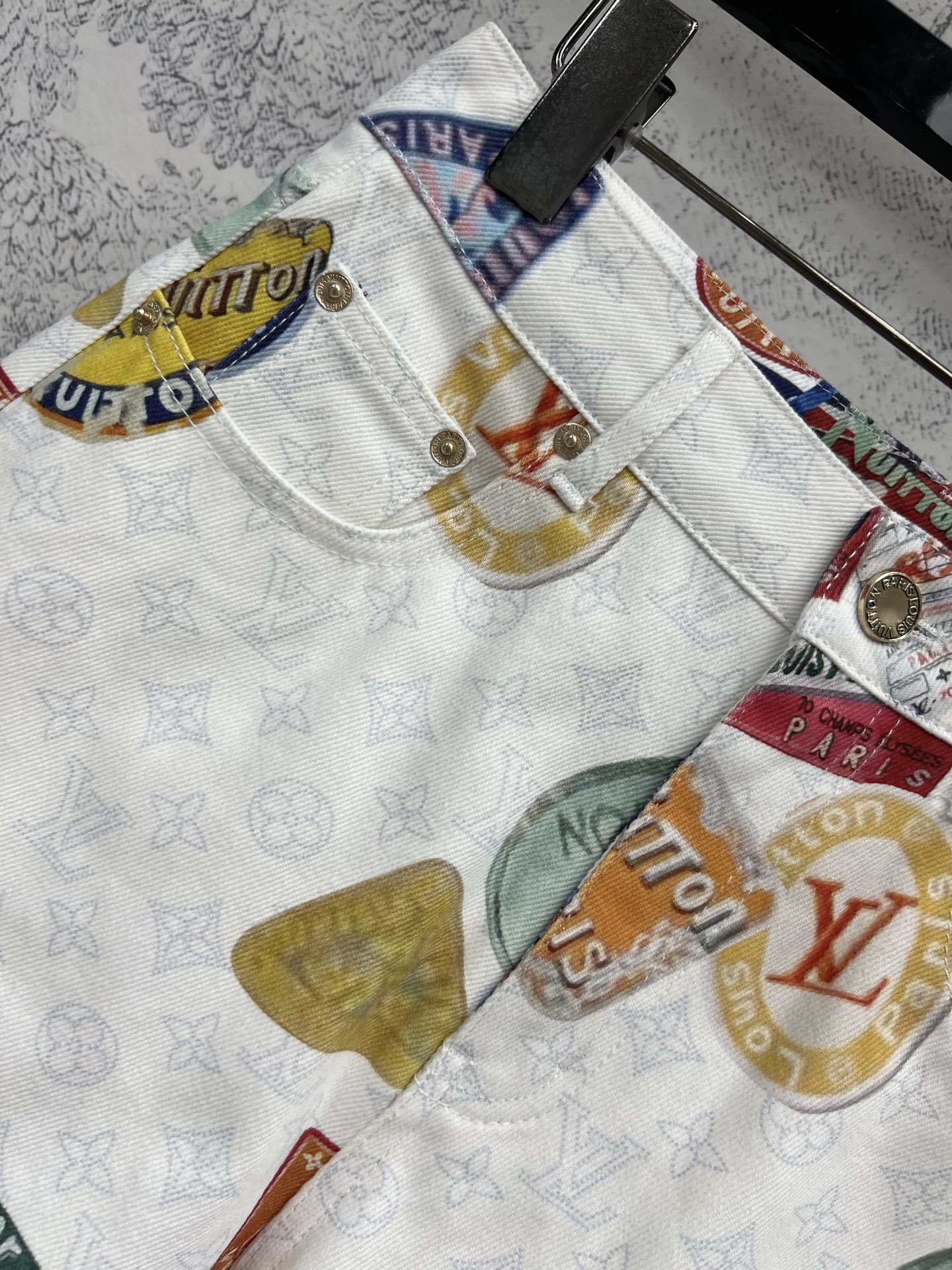L家25早春新款 Monogram 图案老花牛仔系列 翻领马甲外套+翻领夹克外套+翻领无袖连衣裙+短裤+
