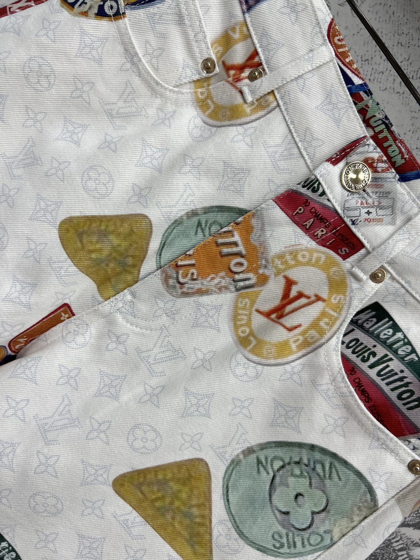 L家25早春新款 Monogram 图案老花牛仔系列 翻领马甲外套+翻领夹克外套+翻领无袖连衣裙+短裤+