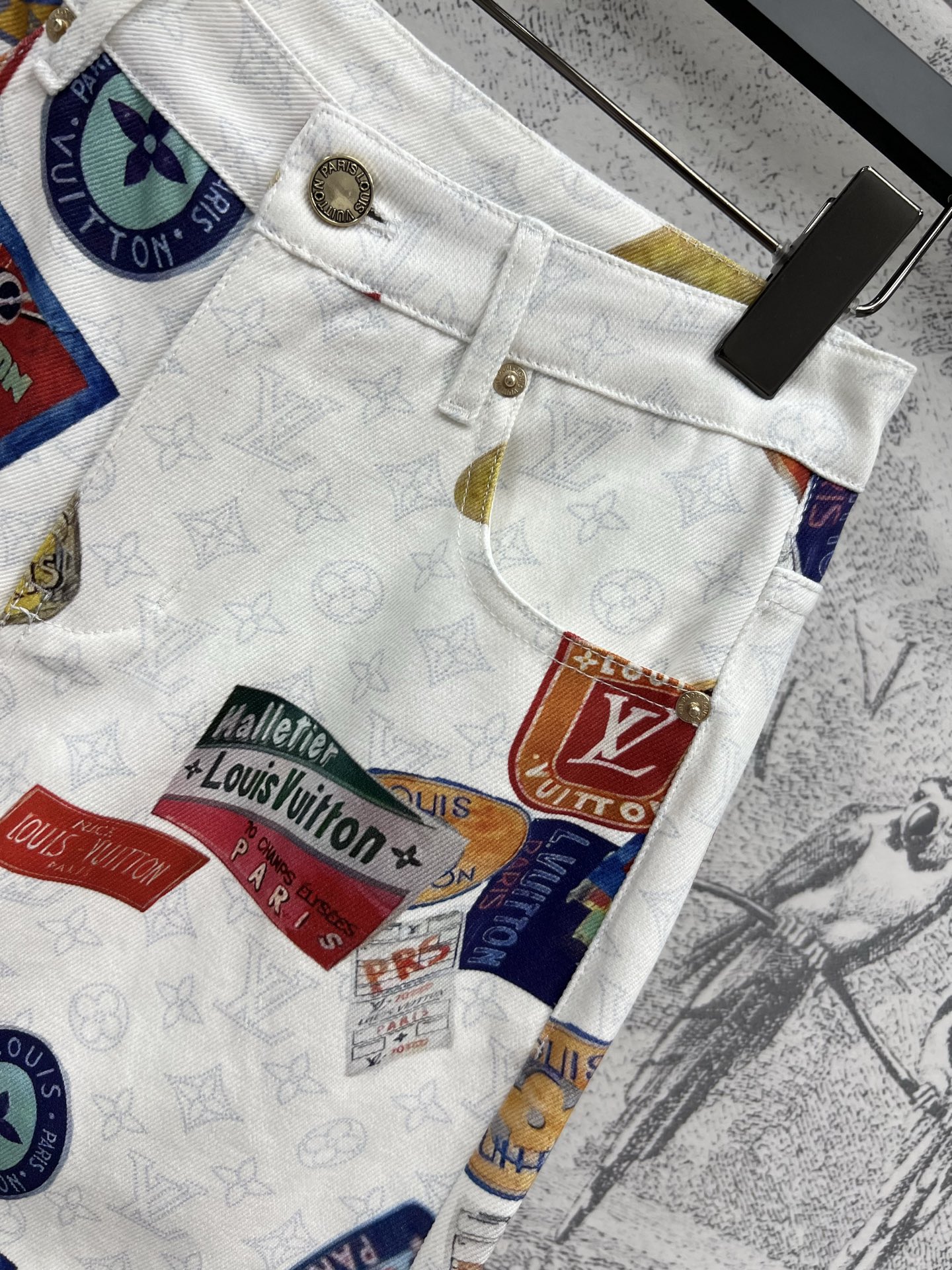 L家25早春新款 Monogram 图案老花牛仔系列 翻领马甲外套+翻领夹克外套+翻领无袖连衣裙+短裤+
