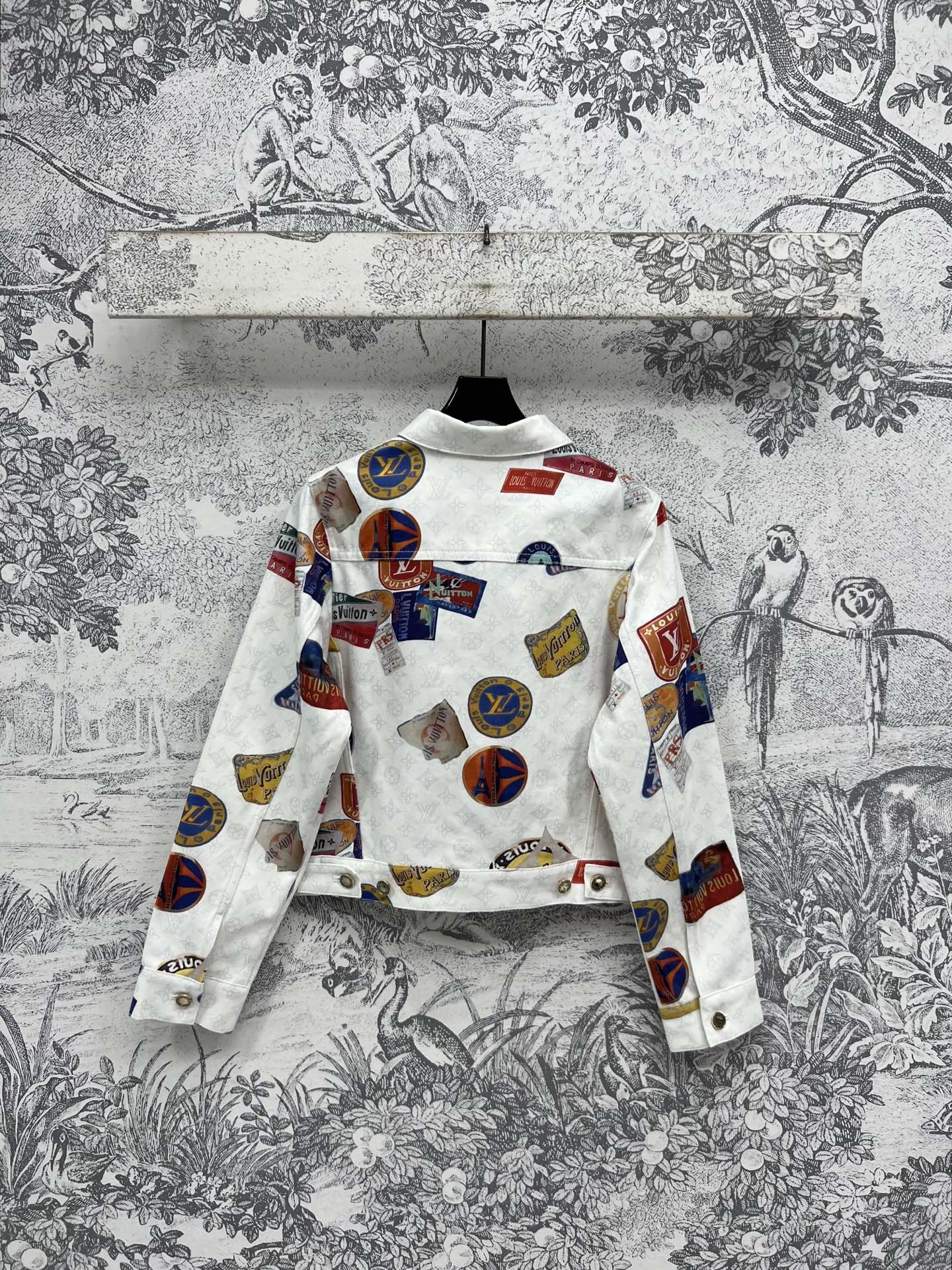 L家25早春新款 Monogram 图案老花牛仔系列 翻领马甲外套+翻领夹克外套+翻领无袖连衣裙+短裤+