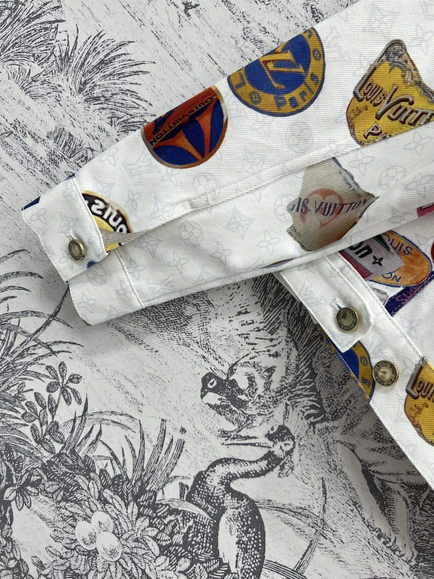 L家25早春新款 Monogram 图案老花牛仔系列 翻领马甲外套+翻领夹克外套+翻领无袖连衣裙+短裤+