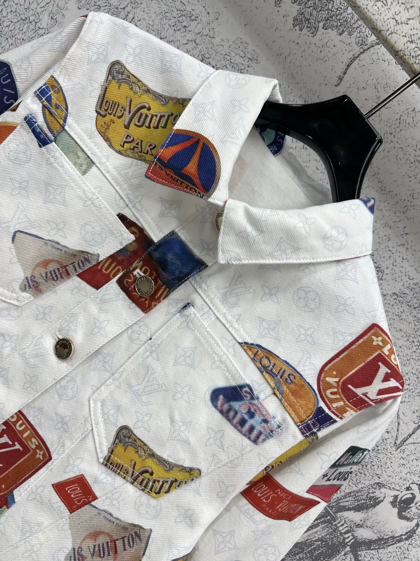L家25早春新款 Monogram 图案老花牛仔系列 翻领马甲外套+翻领夹克外套+翻领无袖连衣裙+短裤+